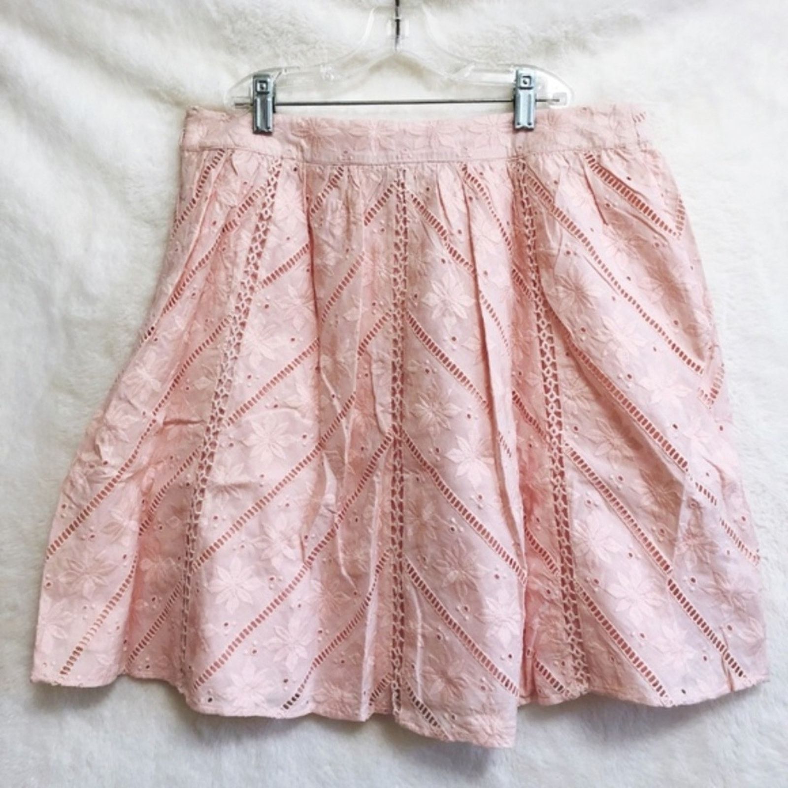 Loft LOFT Light Pink Chevron Floral Cutout Cotton Skirt Size 30" / US 8 / IT 44 - 2 Thumbnail