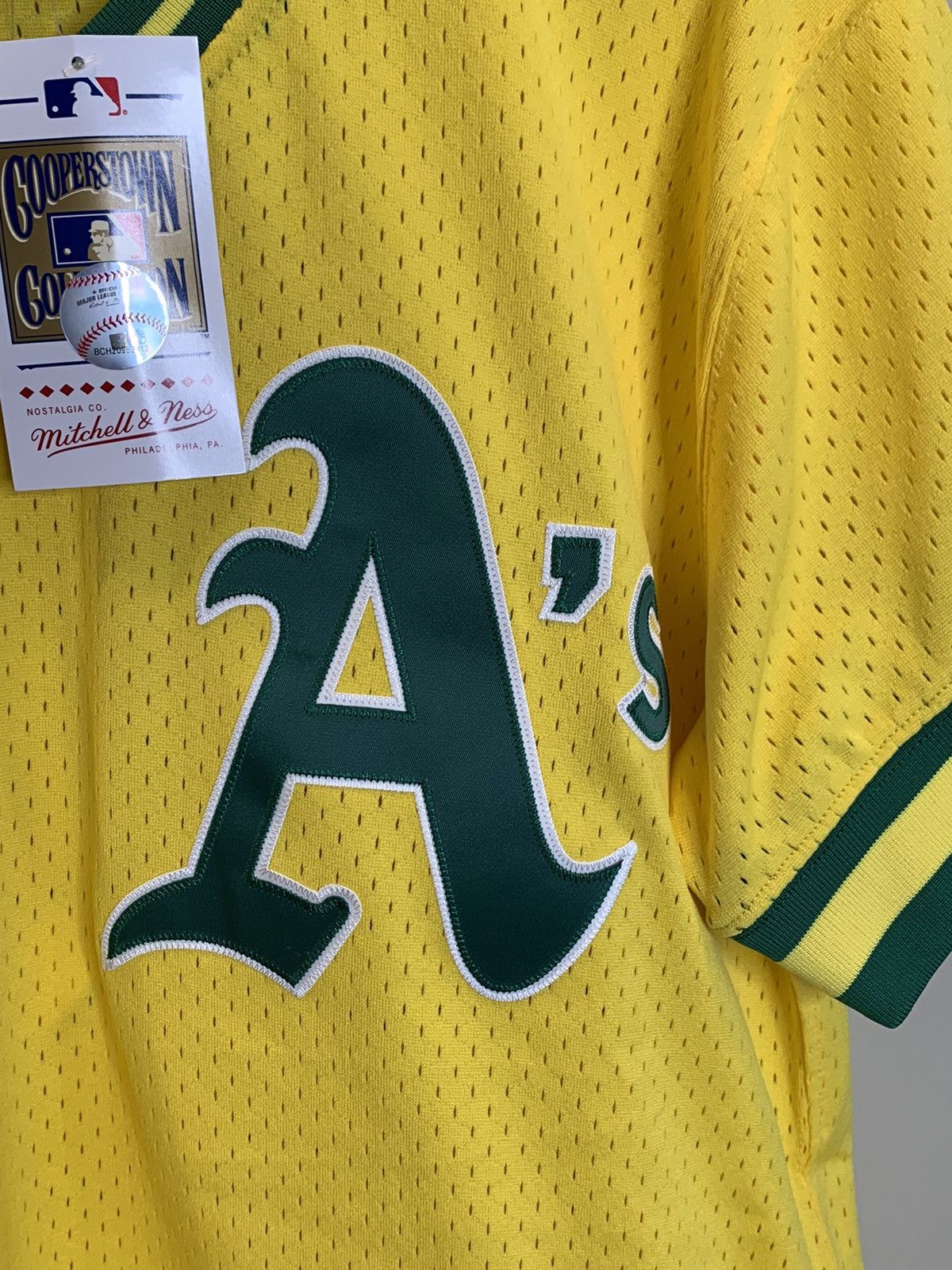 Cooperstown Collection *RARE* New Ricky Henderson Oakland As Mitchell & Ness Jersey Size US M / EU 48-50 / 2 - 5 Thumbnail
