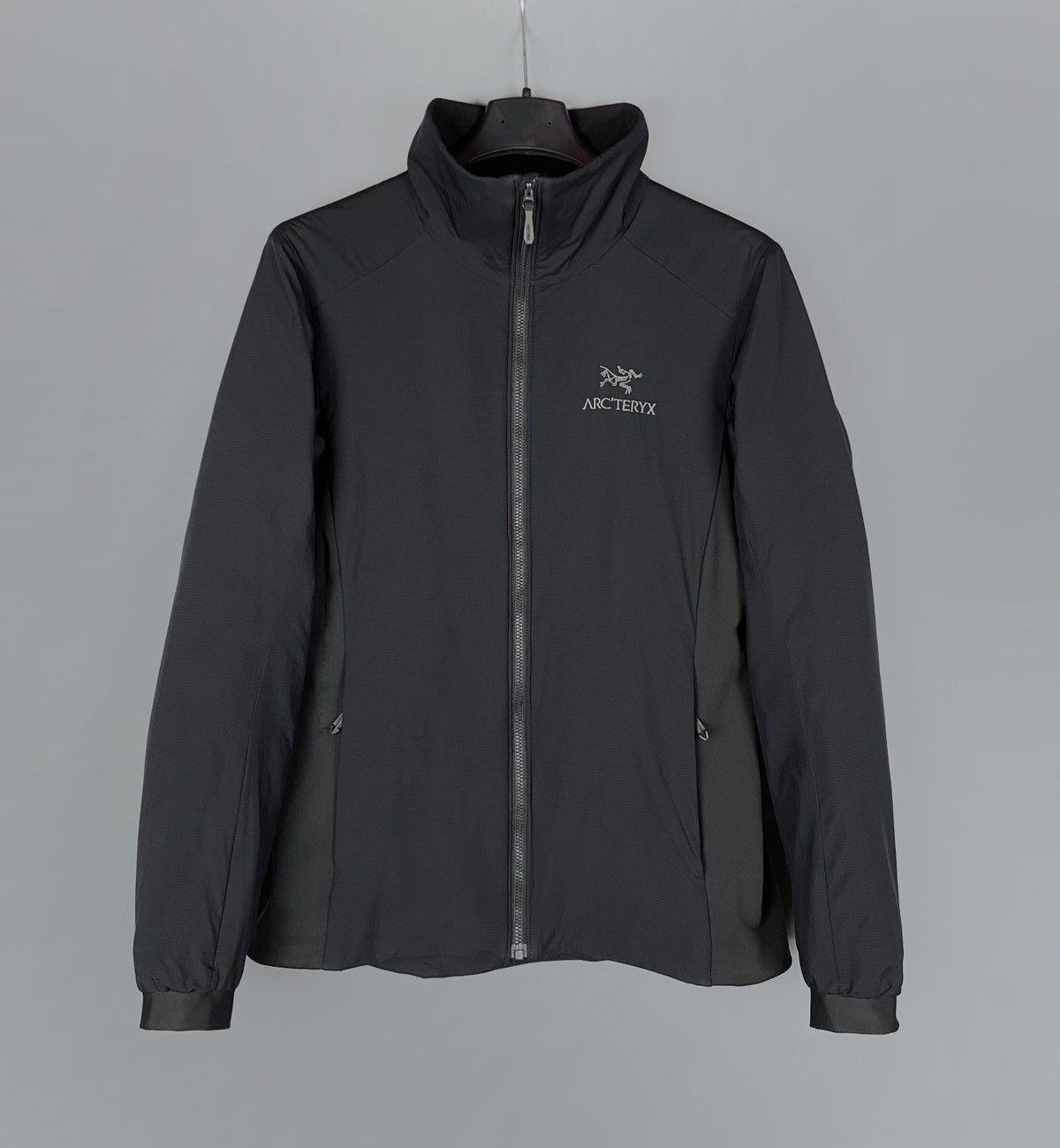Arc'teryx Women's AW22 Arc'teryx Atom Jacket Black Insulated Size XS Size XS / US 0-2 / IT 36-38 - 1 Thumbnail