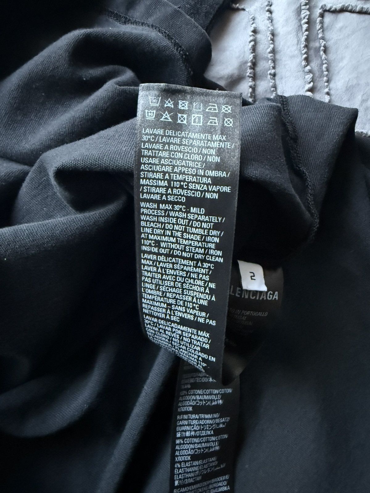 Balenciaga Balenciaga ‘be different’ black tee Size US M / EU 48-50 / 2 - 5 Thumbnail