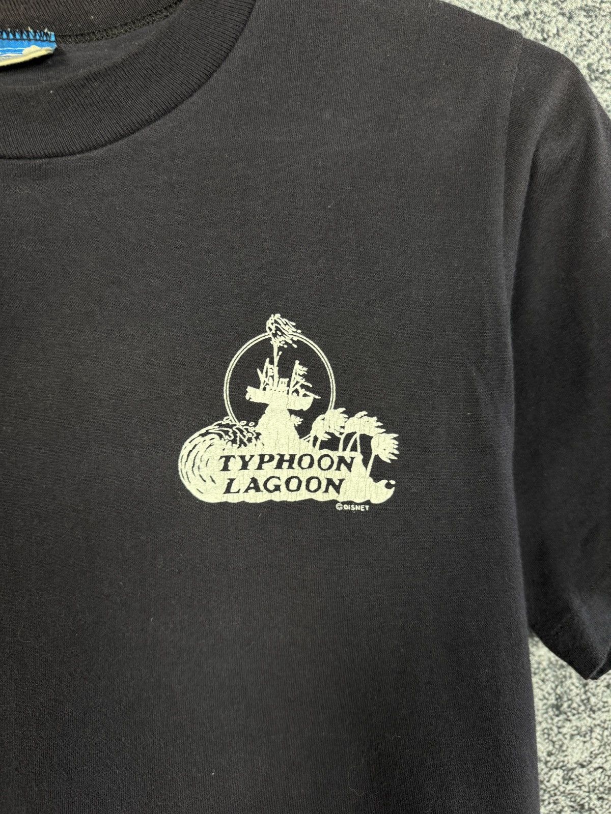 Disney × Vintage Men’s Disney Typhoon Lagoon Tee Made in USA Hammer Head Logo Size US S / EU 44-46 / 1 - 7 Thumbnail