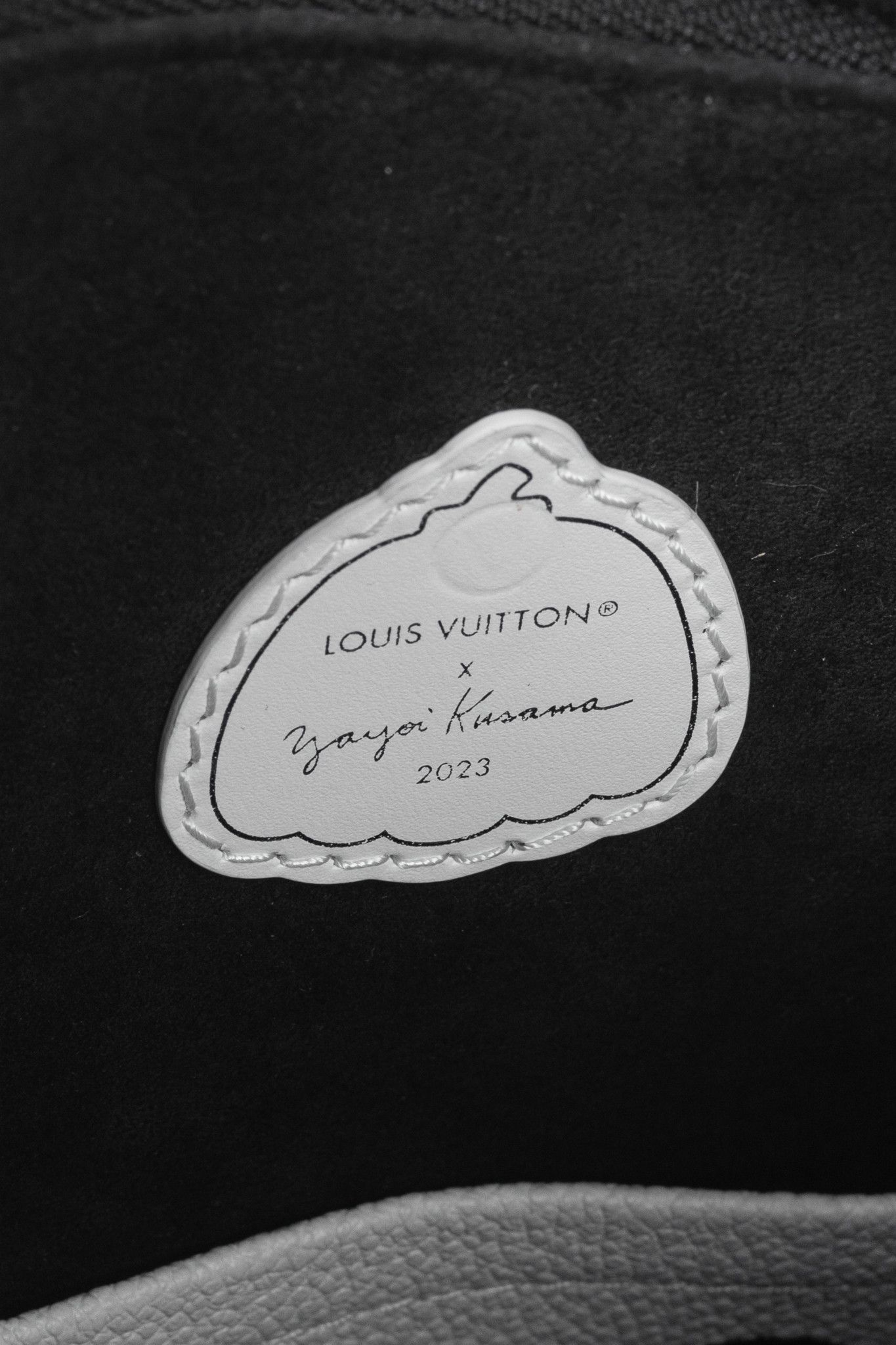 Louis Vuitton × Yayoi Kusama Louis Vuitton Marshmallow PM Infinity Dots Bag Size ONE SIZE - 11 Thumbnail