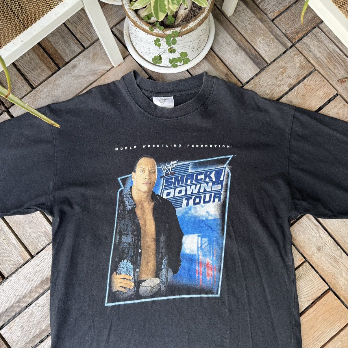 WWE Vintage Y2K WWF Smackdown Tour The Rock XL T-shirt Size US XL / EU 56 / 4 - 2 Thumbnail