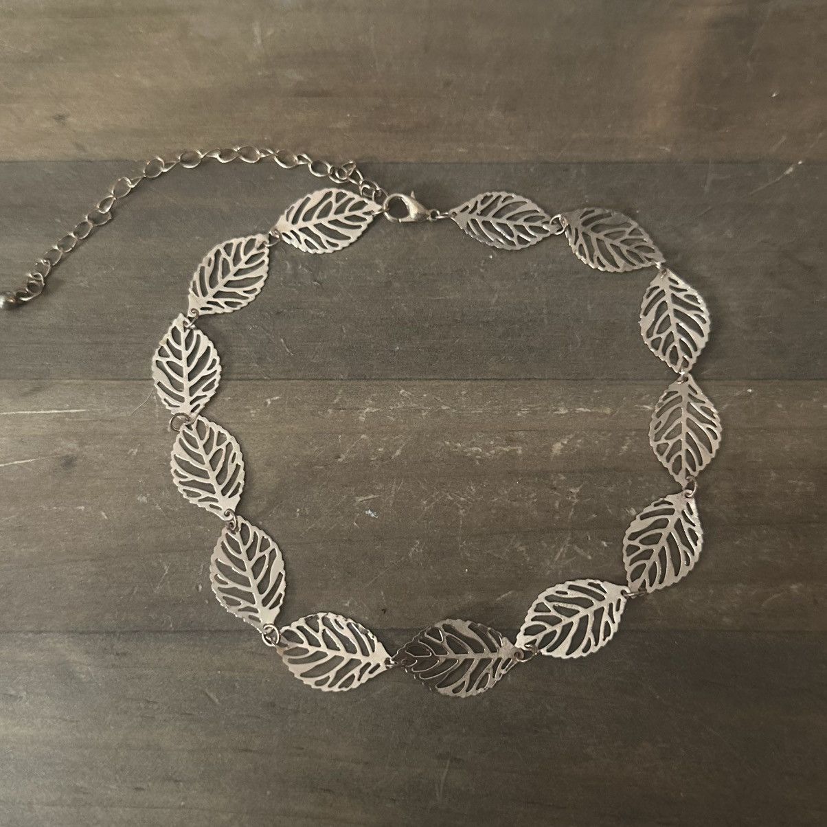 Other Gold tone filigree leaf choker necklace Size ONE SIZE - 2 Thumbnail