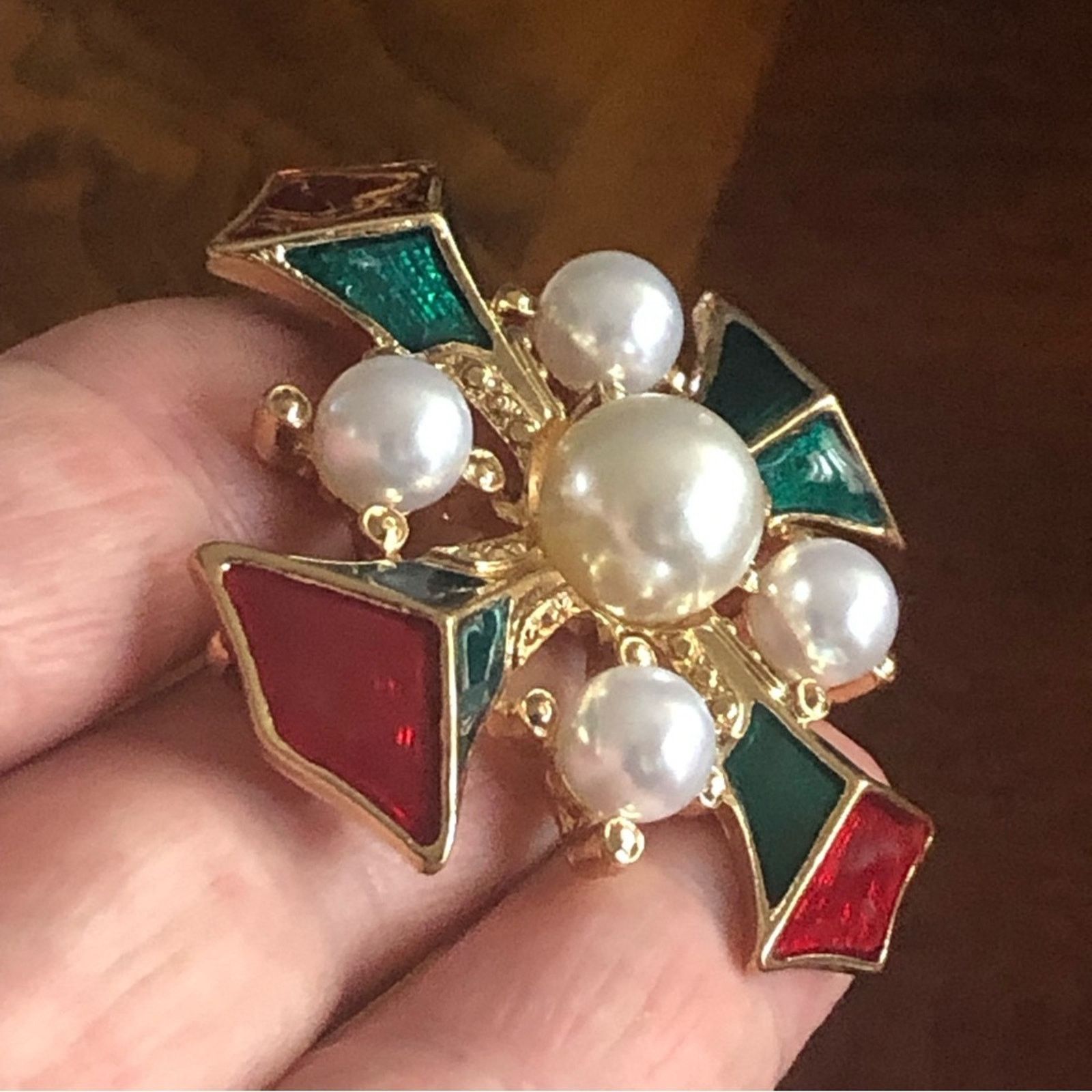 Vintage Vintage Trifari enamel and pearl Maltese cross brooch pin Size ONE SIZE - 3 Thumbnail