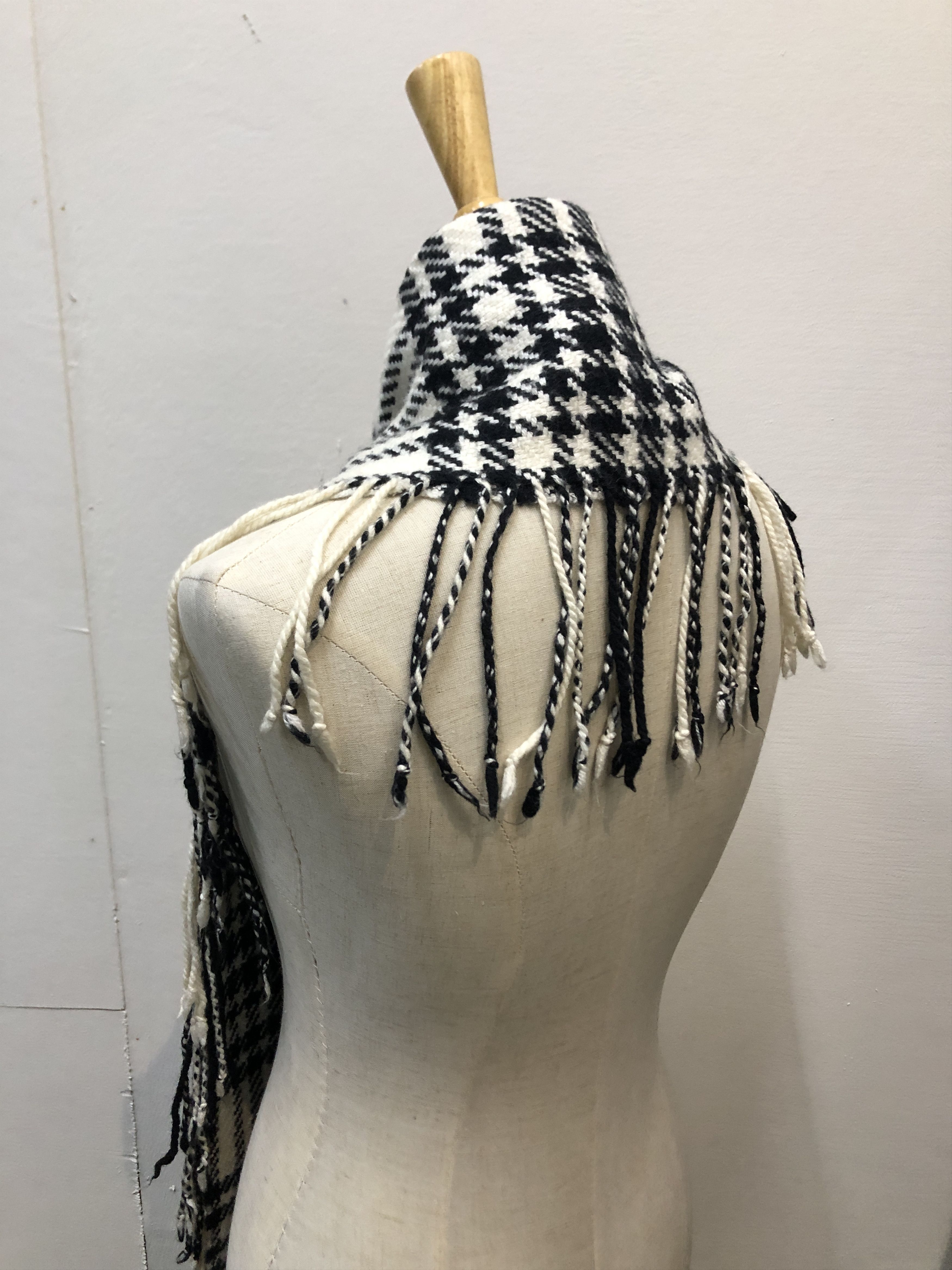 Banana Republic Banana Republic Houndstooth Scarf / Muffler / Neckwear P793 Size ONE SIZE - 3 Thumbnail