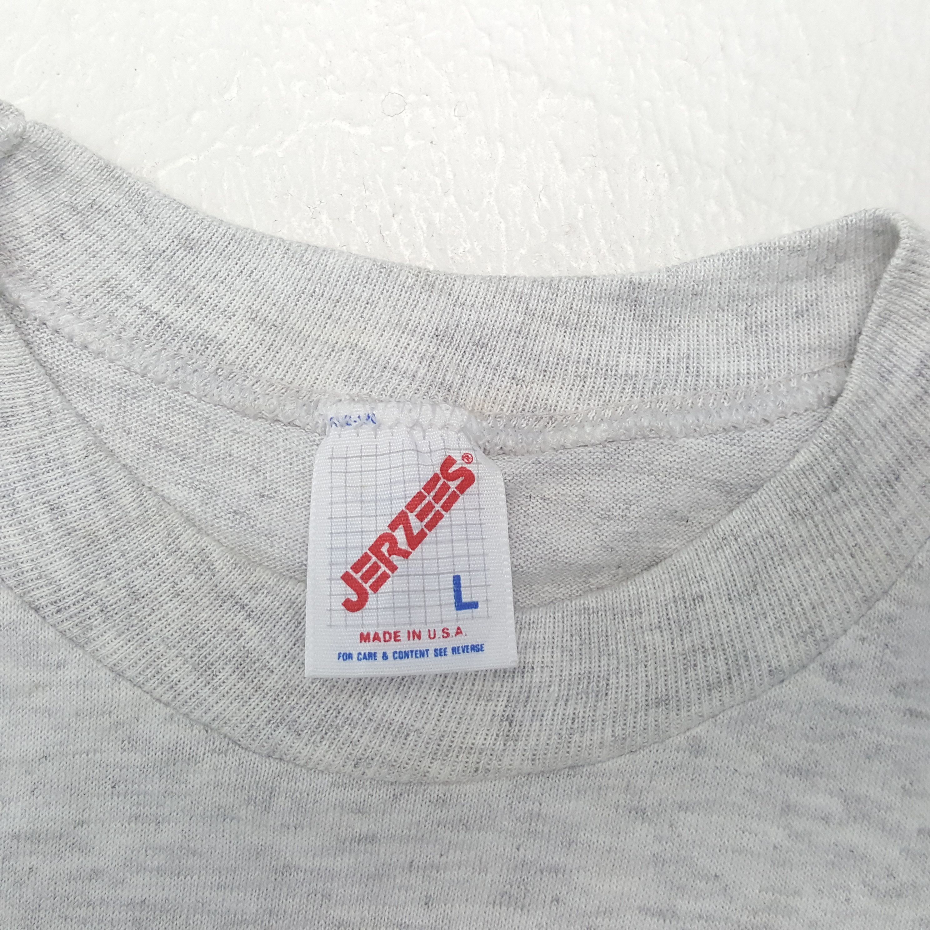 Vintage I Survived Vintage Tshirt RR25 Size US M / EU 48-50 / 2 - 4 Thumbnail