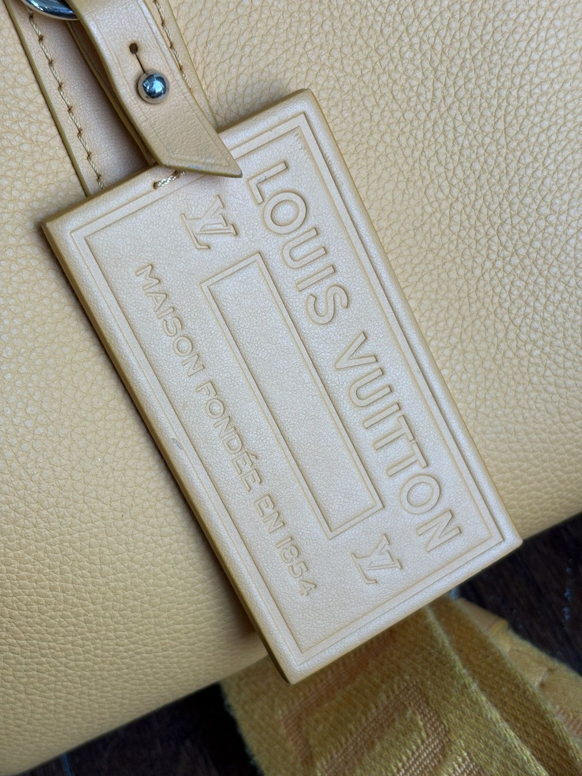 Louis Vuitton Louis Vuitton 25 Yellow City Keepall Aerogram Side Bag Size ONE SIZE - 7 Thumbnail