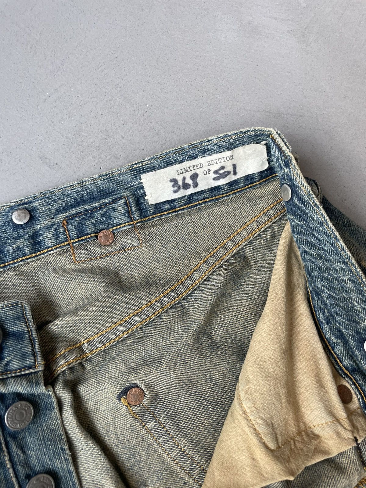 LVC Levis vintage Size US 32 / EU 48 - 2 Thumbnail