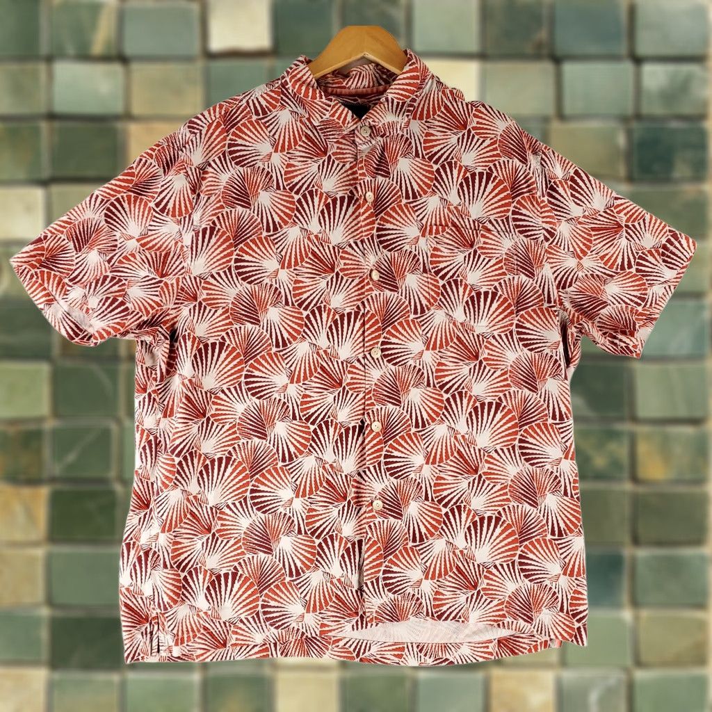 Tommy Bahama Tommy Bahama Caliente Shell We Dance Hawaiian Shirt Red Orange Mens XXL Multicolor Short Sleeve Shirt Mens 2XL Size US XXL / EU 58 / 5 - 1 Thumbnail