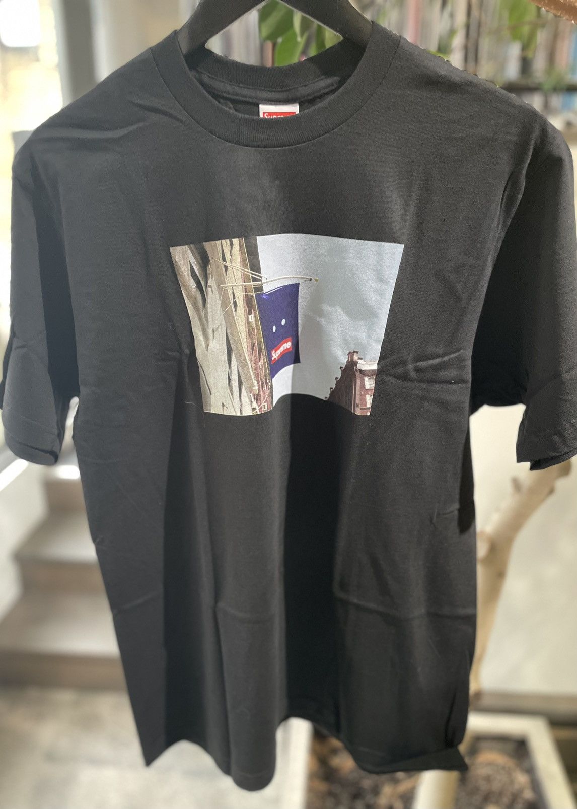 Supreme Supreme Banner Tee Size US M / EU 48-50 / 2 - 1 Thumbnail