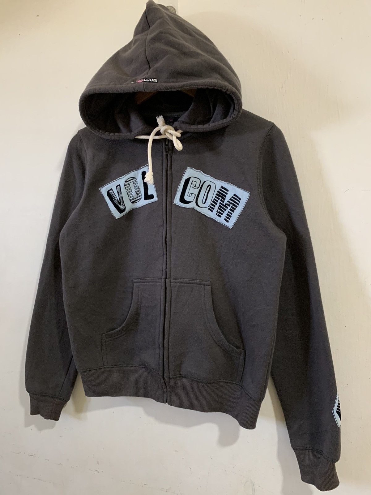 Vintage Vintage Y2K Volcom Stone Patches Zipper Hoodie Size US L / EU 52-54 / 3 - 2 Thumbnail