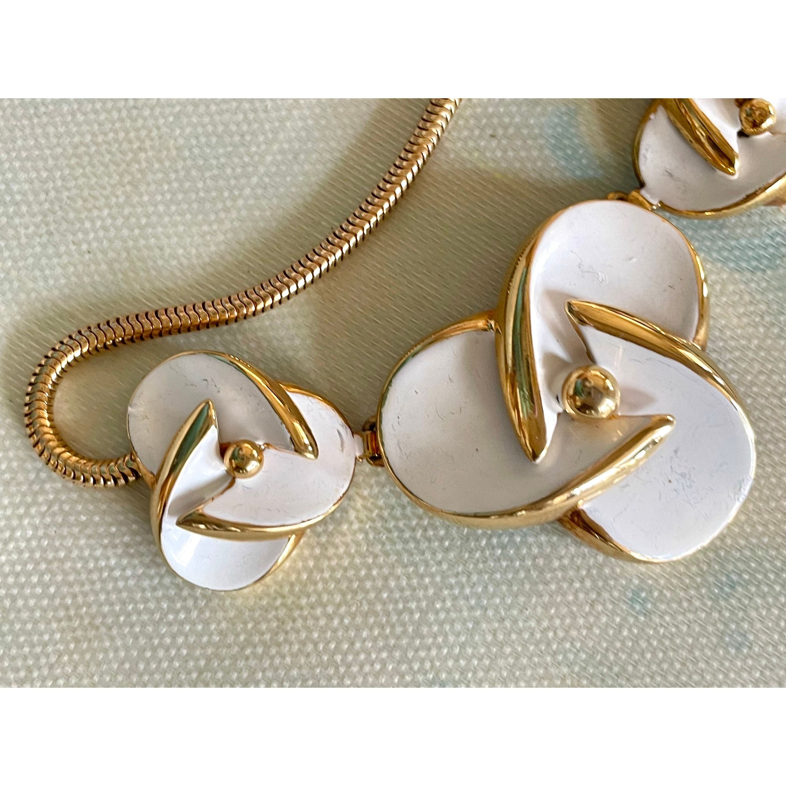 Dior Vintage Christian Dior white flower charm necklace. Size ONE SIZE - 3 Thumbnail