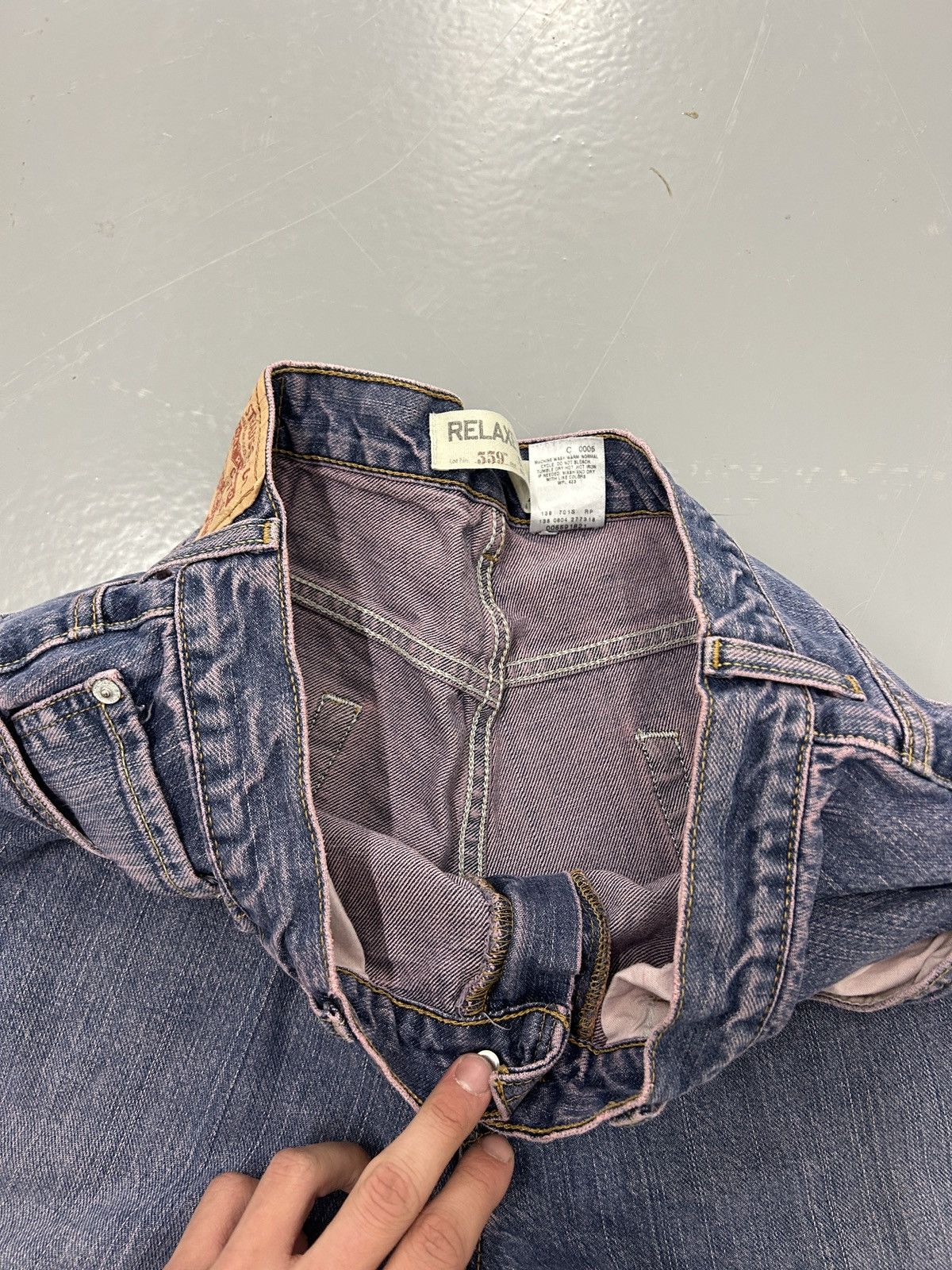 Levi's × Vintage Crazy vintage 90’s Levi’s 559 faded baggy essential jeans Size US 32 / EU 48 - 7 Thumbnail