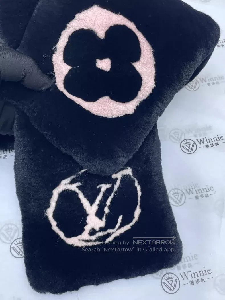 Louis Vuitton Black and pink jacquard logo fur scarf