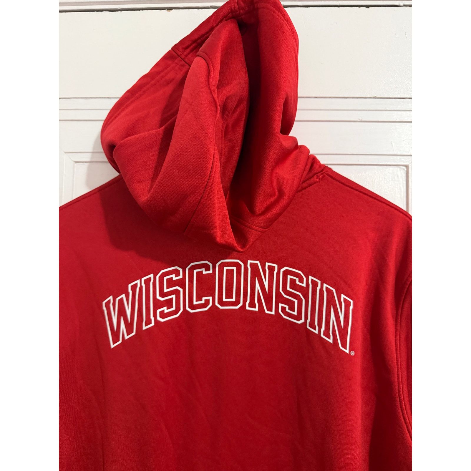 Under Armour University of Wisconsin Badgers Red Under Armour Hoodie Sz M Size US M / EU 48-50 / 2 - 7 Thumbnail