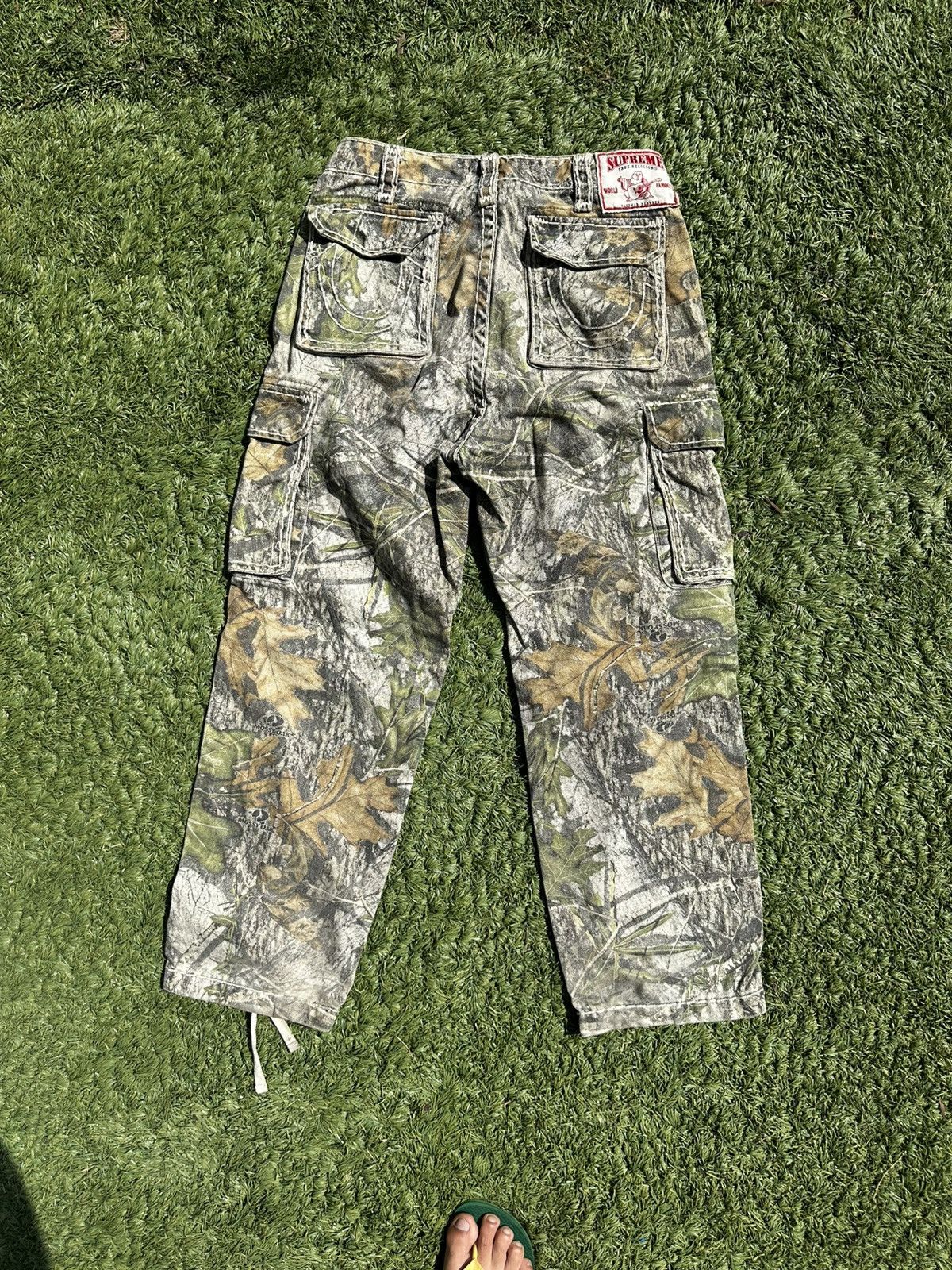Supreme × True Religion Supreme x True religion real tree Cargo camo pants Size US 30 / EU 46 - 2 Thumbnail