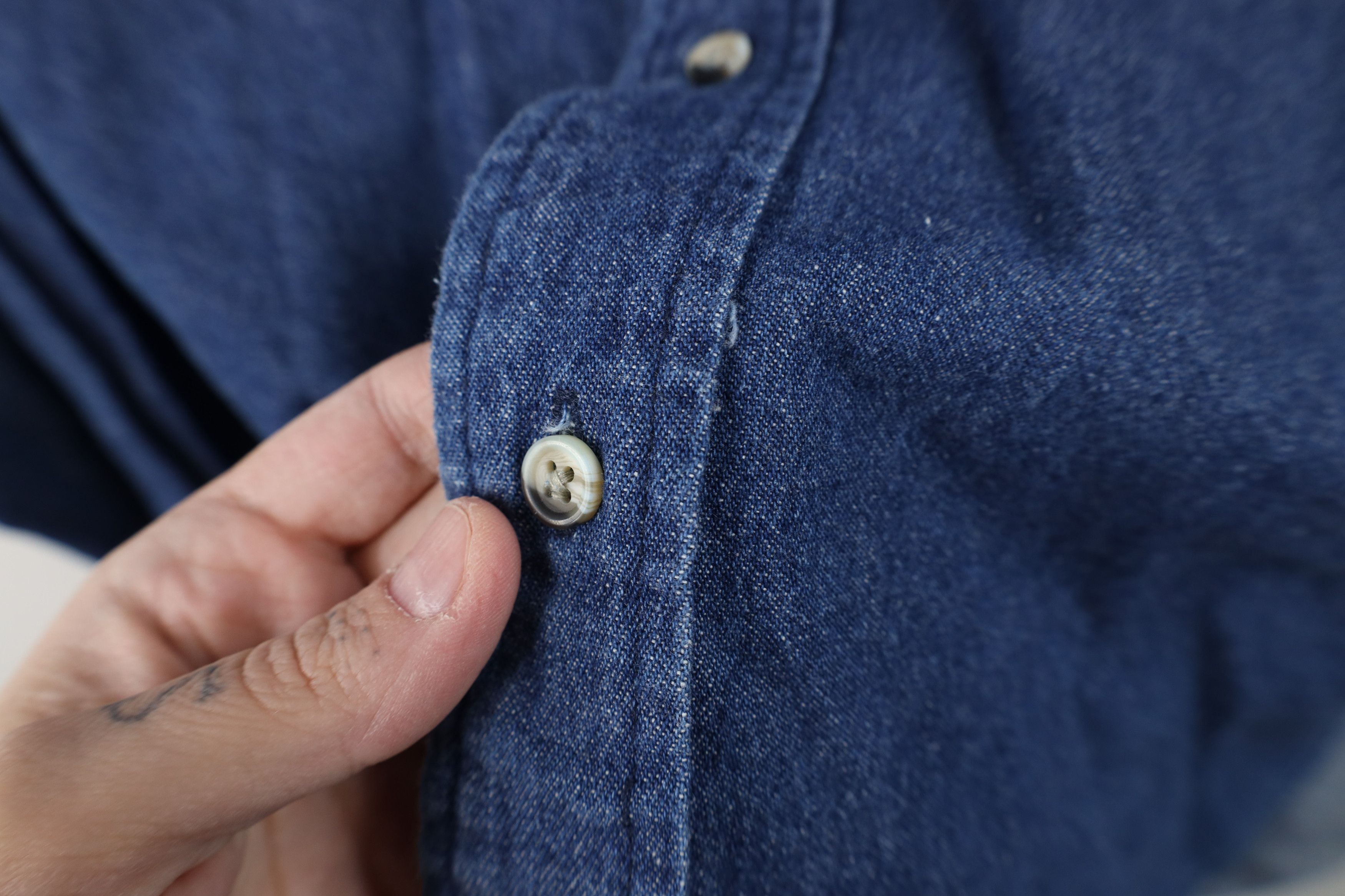 Vintage Vintage 90s Easy Access Conceal Carry Denim Button Shirt USA Size US L / EU 52-54 / 3 - 5 Thumbnail