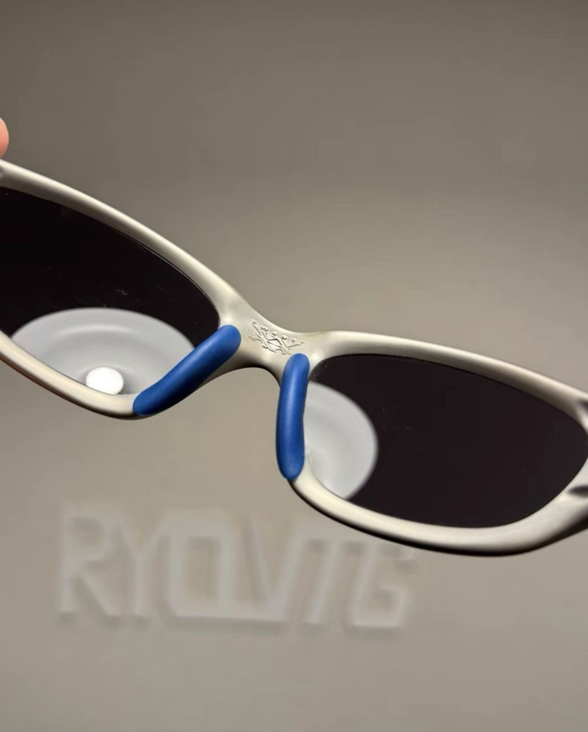 Oakley Blue Oval Frame Sunglasses Size ONE SIZE - 4 Thumbnail