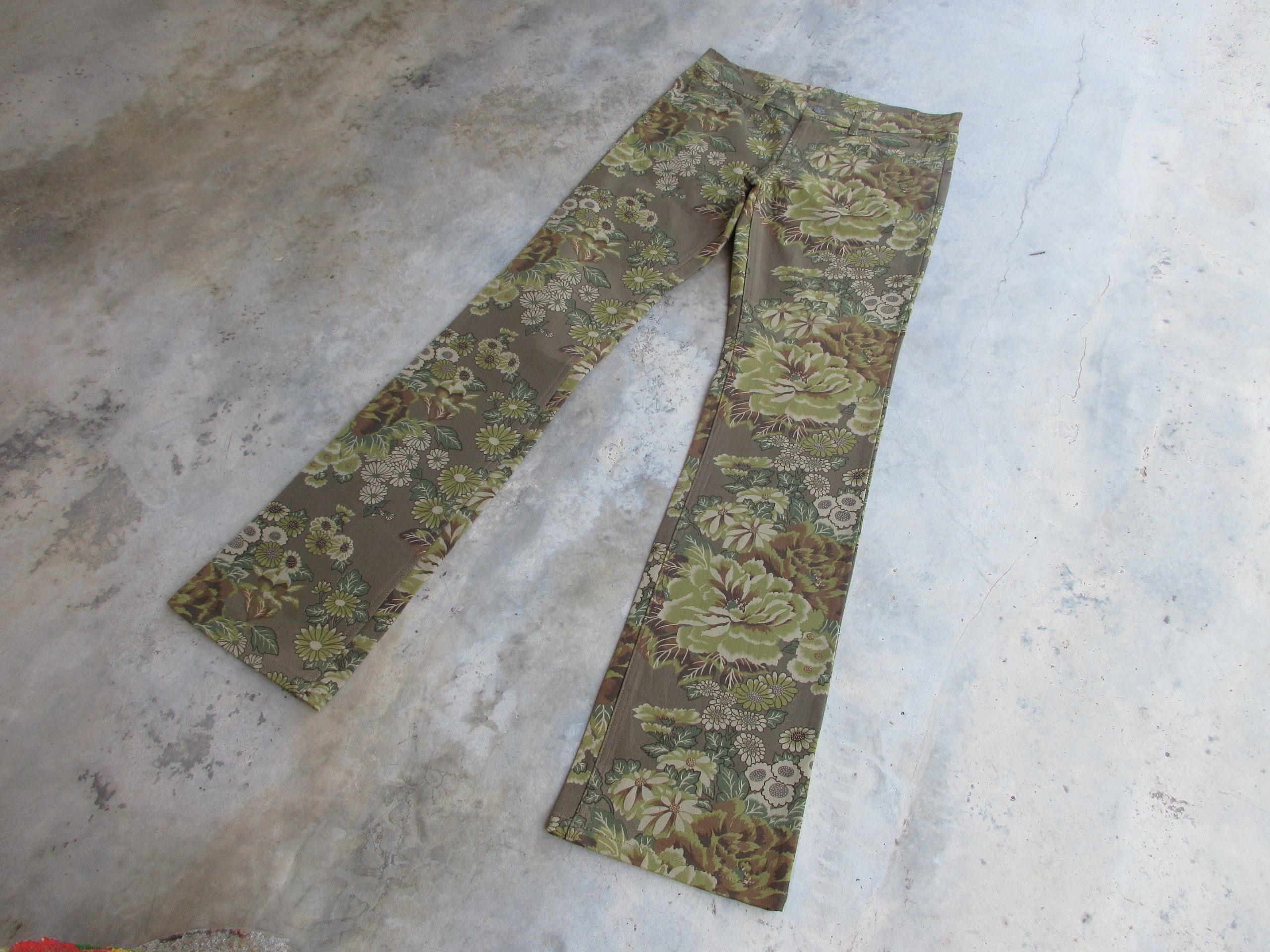 Japanese Brand FLARED JAPANESE CHEALSEA OLD FLORAL ABSTRACT LOWRISE SLIM Size US 28 / EU 44 - 1 Thumbnail