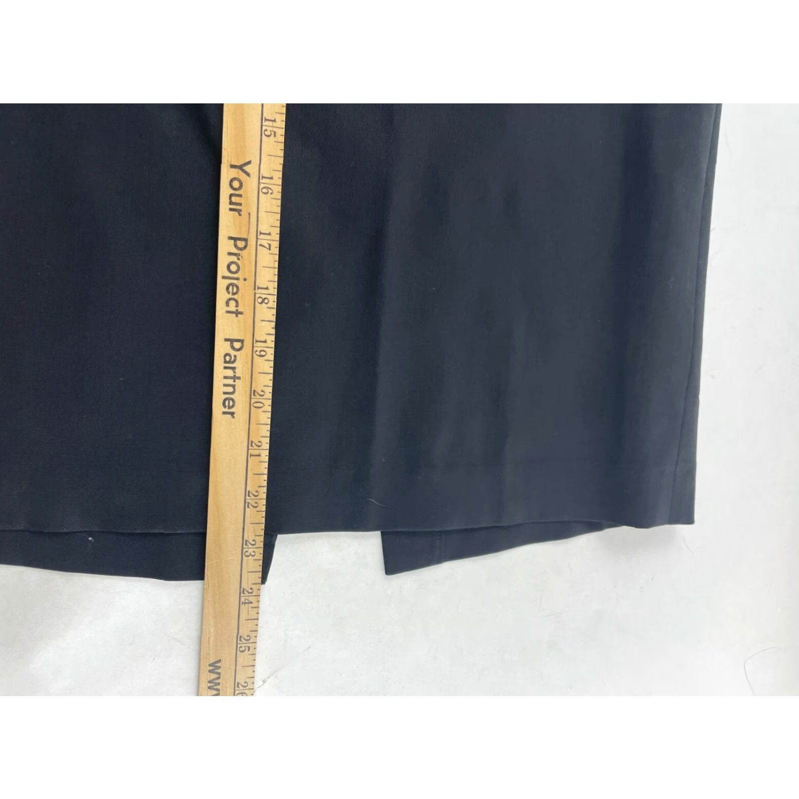 Banana Republic Banana Republic Skirt Pencil Straight Cut Black Size 4 Wool Blend Back Slit Womens Short Casual Party/Cocktail Vintage No Size 27" / US 4 / IT 40 - 4 Thumbnail