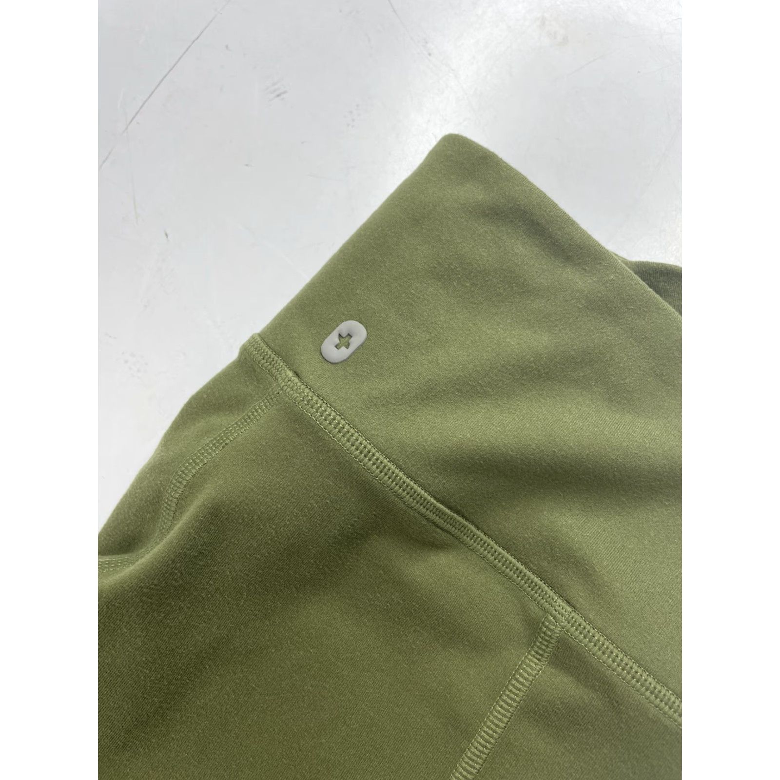 Vintage FIGS Leggings Women's Small Green Side Pockets 300 High Waist Performance Activewear Gym Pilates Yoga 27in inseam 36.5in total length Compression Size 28" / US 6 / IT 42 - 3 Thumbnail