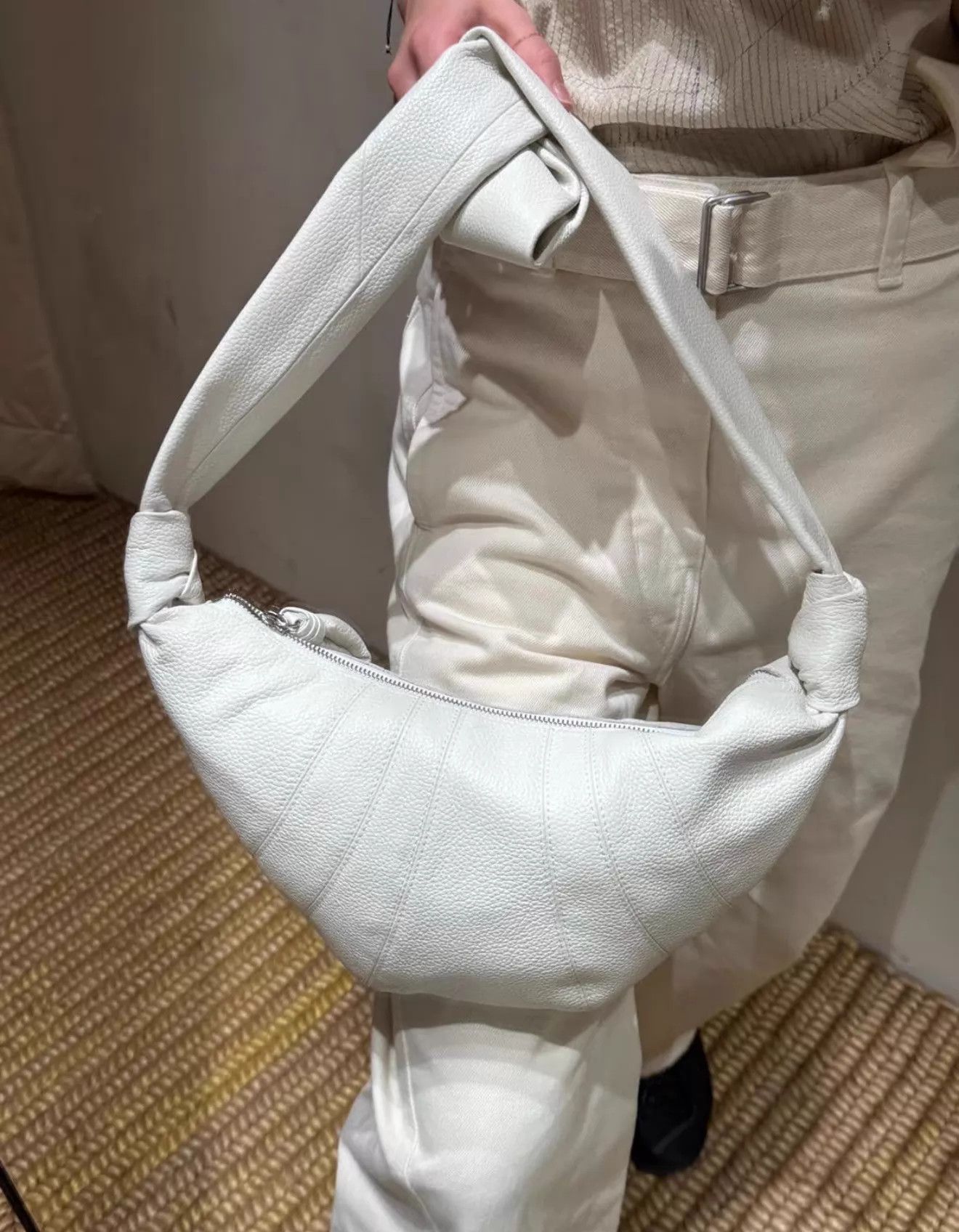 Lemaire Lemaire CroissantBag ChalkWhite GrainLeather Small Size ONE SIZE - 9 Thumbnail
