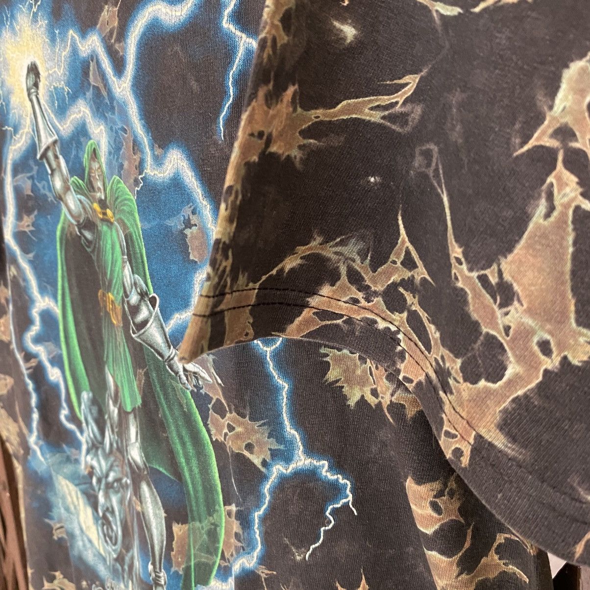 Marvel Comics Vintage 1999 Marvel Doctor Doom Universal Studio AOP T shirt Size US M / EU 48-50 / 2 - 8 Thumbnail