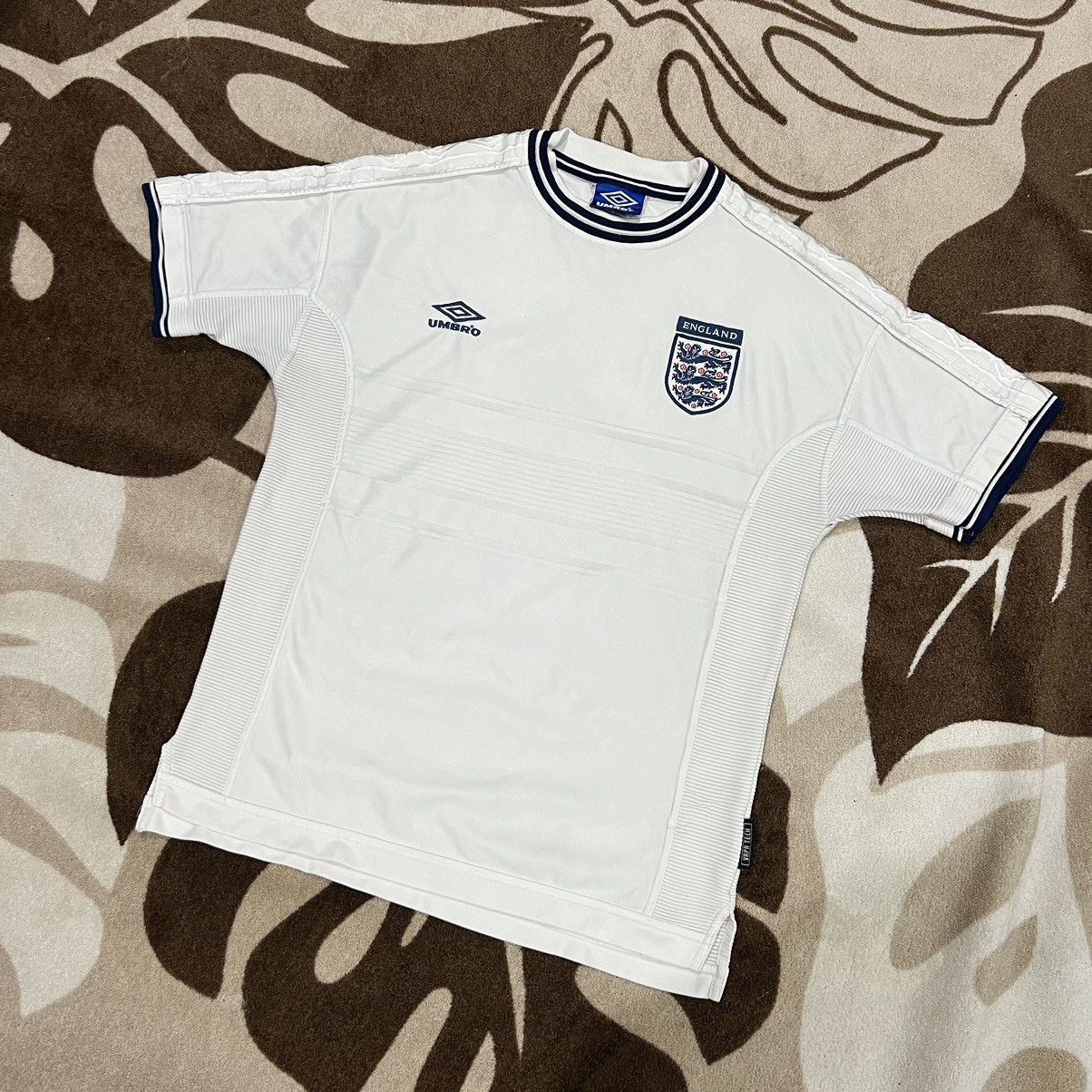 Umbro 2000-01 ENGLAND Home jersey Size US L / EU 52-54 / 3 - 1 Thumbnail