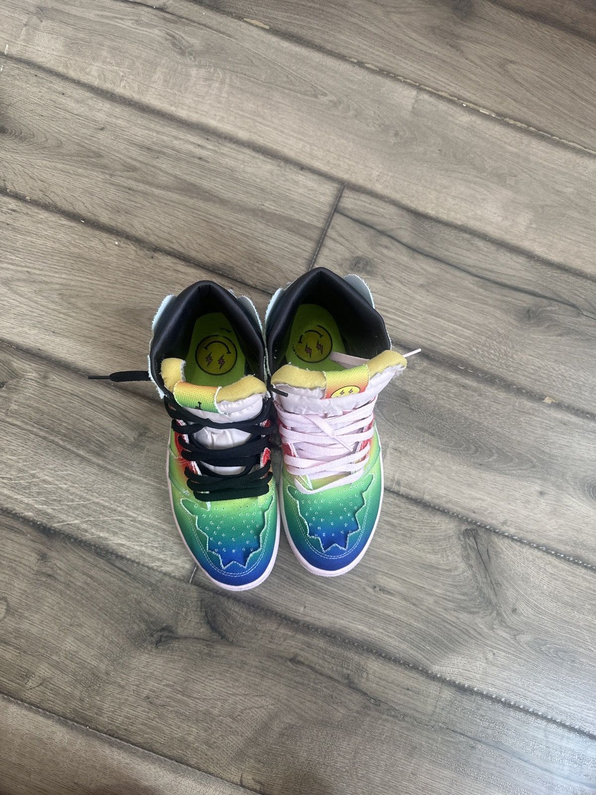 J Balvin × Jordan Brand J Balvin Jordan 1s Size US 10 / EU 43 - 6 Thumbnail