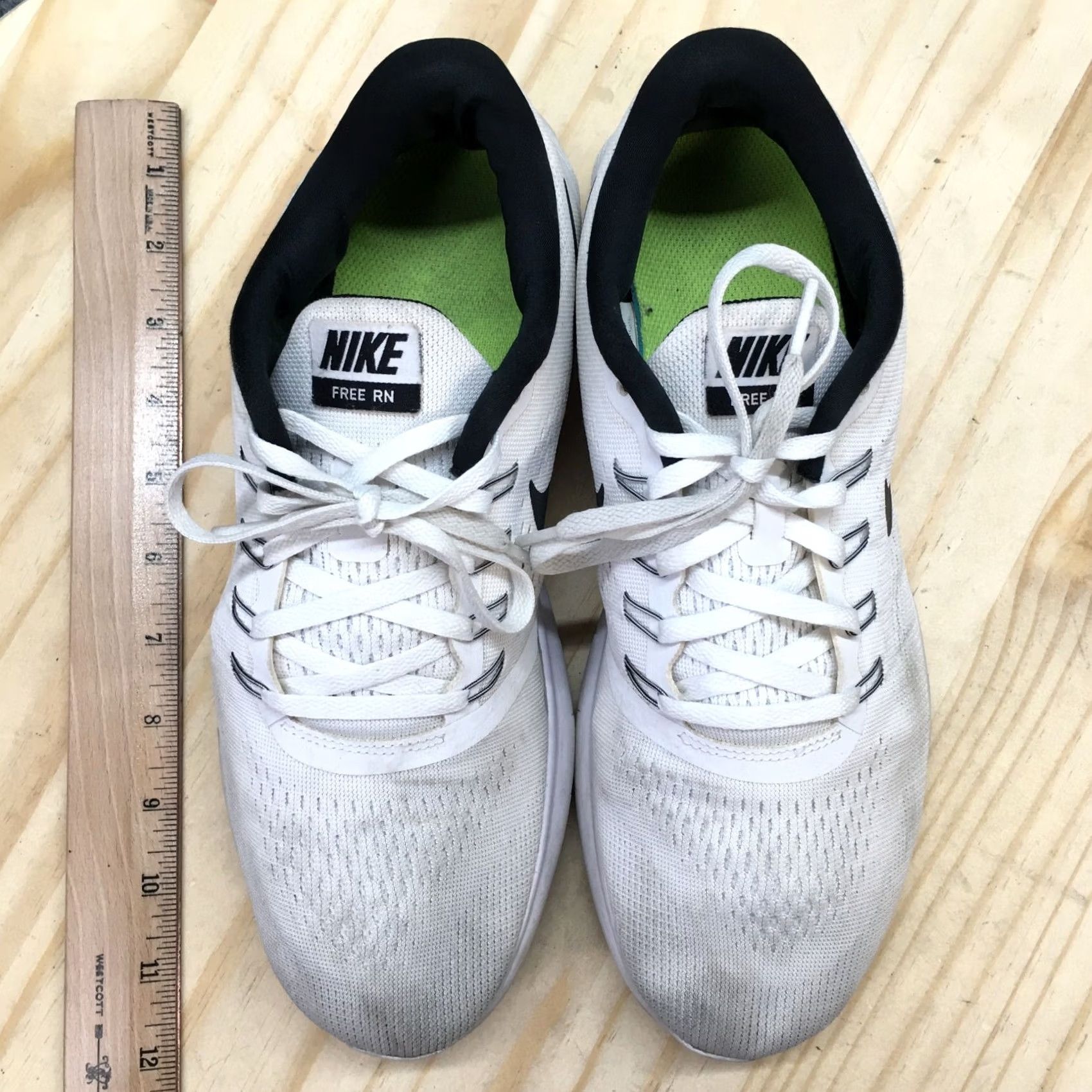 Nike Nike Shoes Womens 10.5 Free RN Sneakers Black White Lace Up Low Top 831509-100 Size L / US 10 / IT 46 - 6 Thumbnail