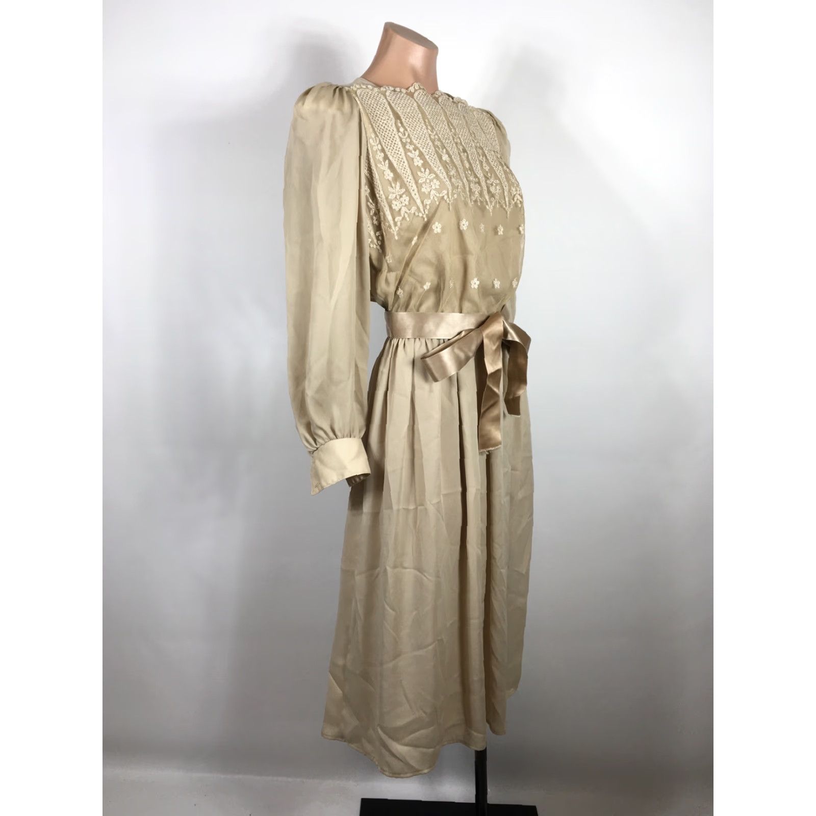 donna morgan embroidered dress TAYLOR CHIFFON FLORAL EMBROIDERED FRONT BOW SWEETHEART MIDAXI DRESS – Kelly  Grace Brands main image 1