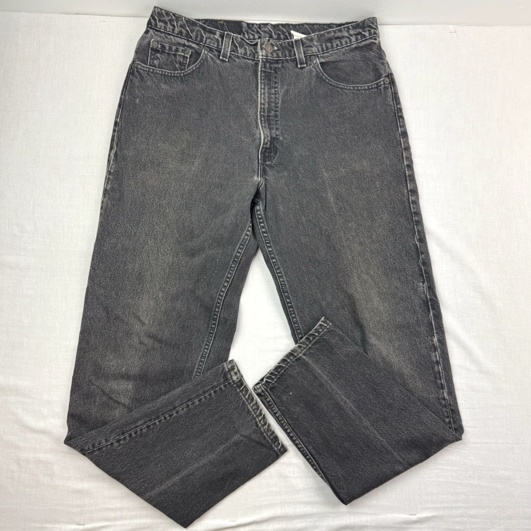 Levi's VINTAGE Levi's 550 Jeans Adult 36x34 Relaxed Tapered Leg Made In USA Pants Black Denim Cotton Jeans 90s USA Mens Size US 36 / EU 52 - 2 Thumbnail