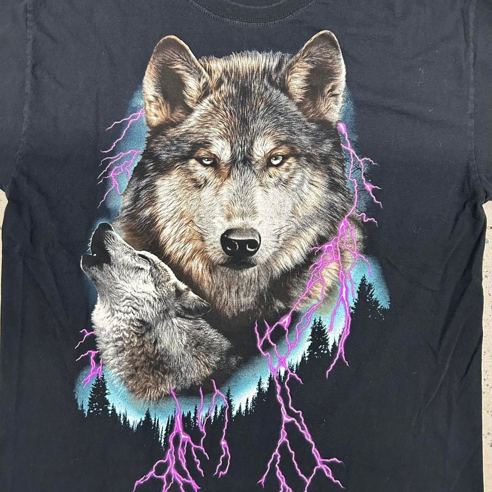 Fruit Of The Loom Y2K Black and multi-coloured wolf graphic tee Size US L / EU 52-54 / 3 - 2 Thumbnail