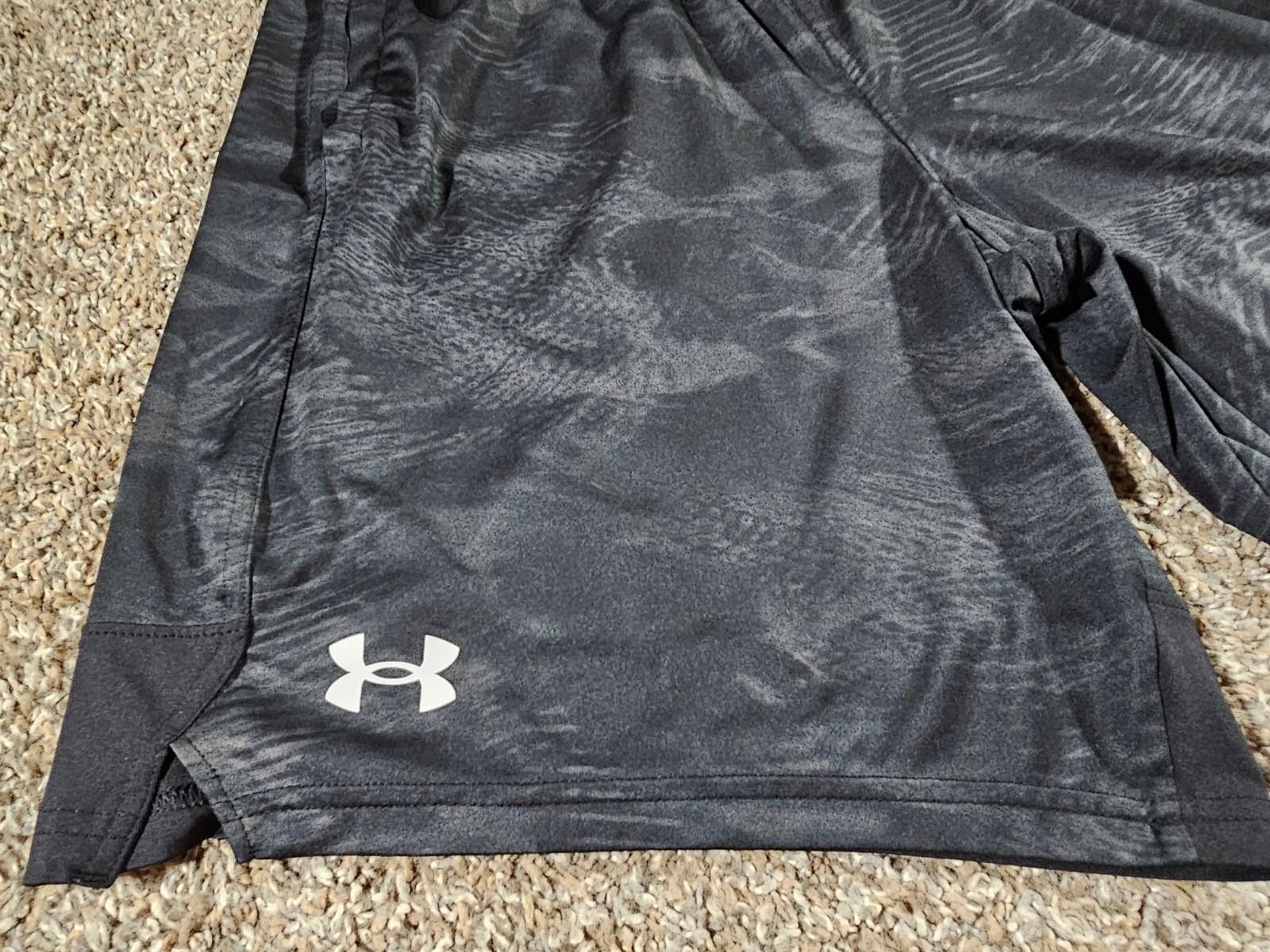 Under Armour Under Armour Loose Gray Black Shorts Size US 34 / EU 50 - 2 Thumbnail