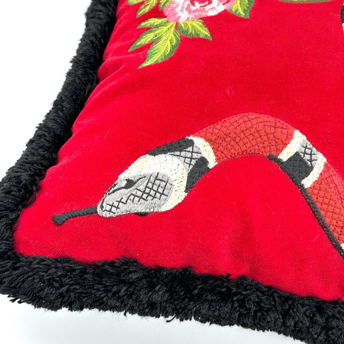 Gucci Gucci Kingsnake-embroidered red velvet cushion Size ONE SIZE - 5 Thumbnail