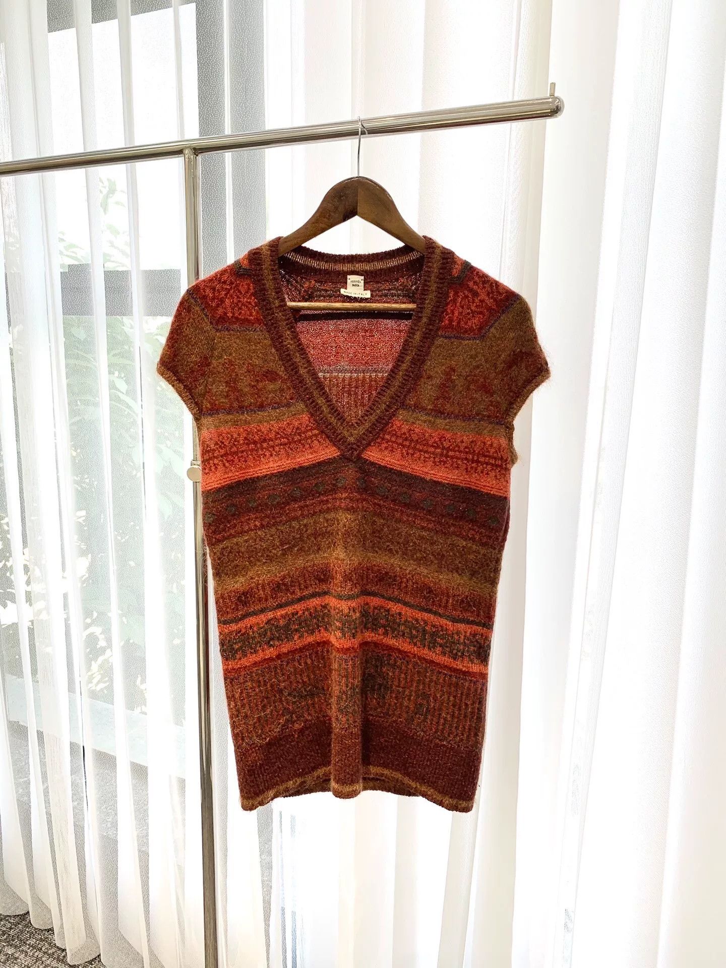 Hermes Hermes Red Stripe Cashmere V-neck Top Size US S / EU 44-46 / 1 - 1 Thumbnail