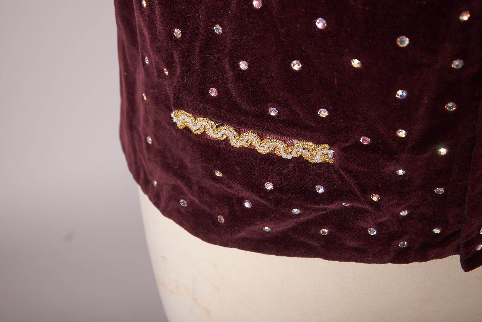 After Six Vintage Show Vest Maroon Velvet Gold Trimmed Jeweled Size 40L - 7 Thumbnail