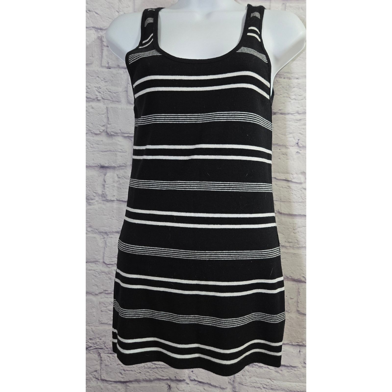 Old Navy Old Navy Black White Striped Tank Top Large Lightweight Size L / US 10 / IT 46 - 1 Thumbnail