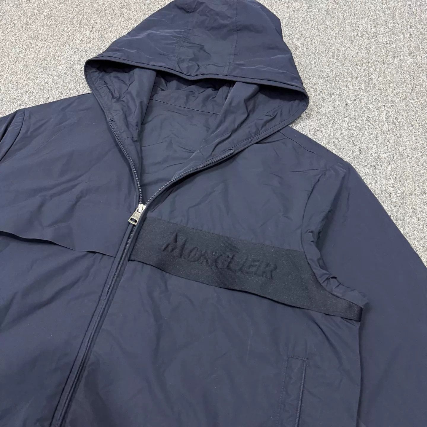 Moncler Moncler Navy Embossed Logo Zipped Hooded Jacket 2 Size US M / EU 48-50 / 2 - 3 Thumbnail