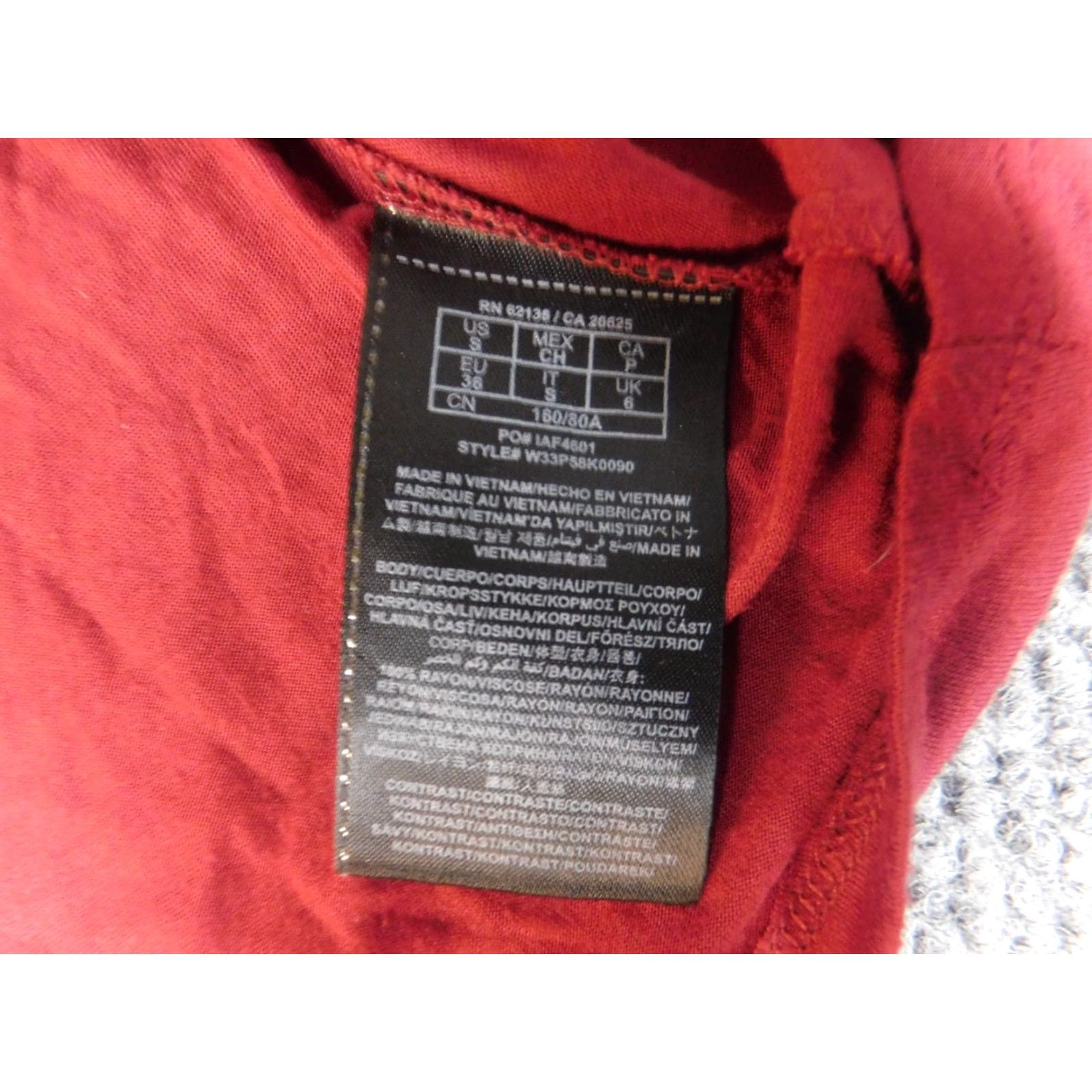 Guess GUESS Blouse Shirt Womens Small Red Long Sleeve Pullover Stretch Collared Casual Rayon Down Regular Shape Basic Size S Size S / US 4 / IT 40 - 6 Thumbnail