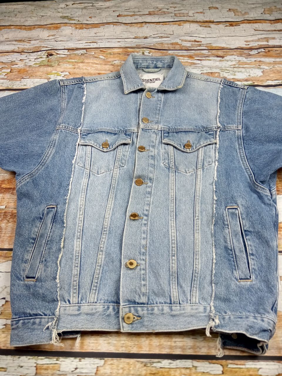 Essentiel Antwerp Two-tone oversized denim jacket with short sleeves Size S / US 4 / IT 40 - 3 Thumbnail