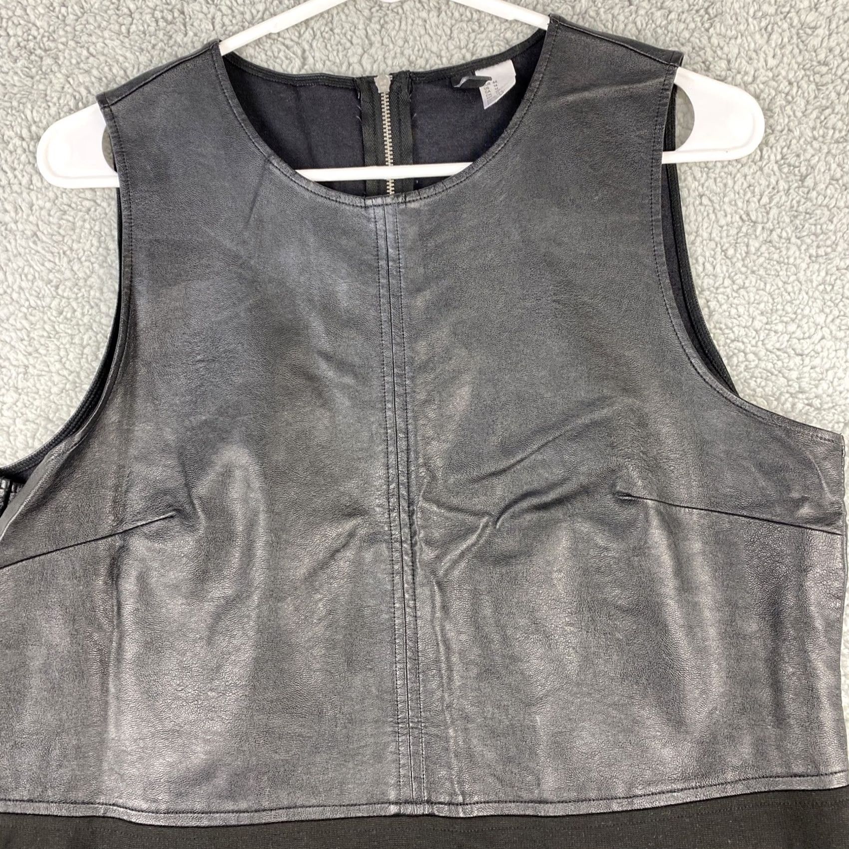 H&M H & M Divided Top Shirt Tank Size 14 Black Leather Floral Round Neck Sleeveless Mini Casual Summer Womens Shirt Tank Size XL / US 12-14 / IT 48-50 - 2 Thumbnail