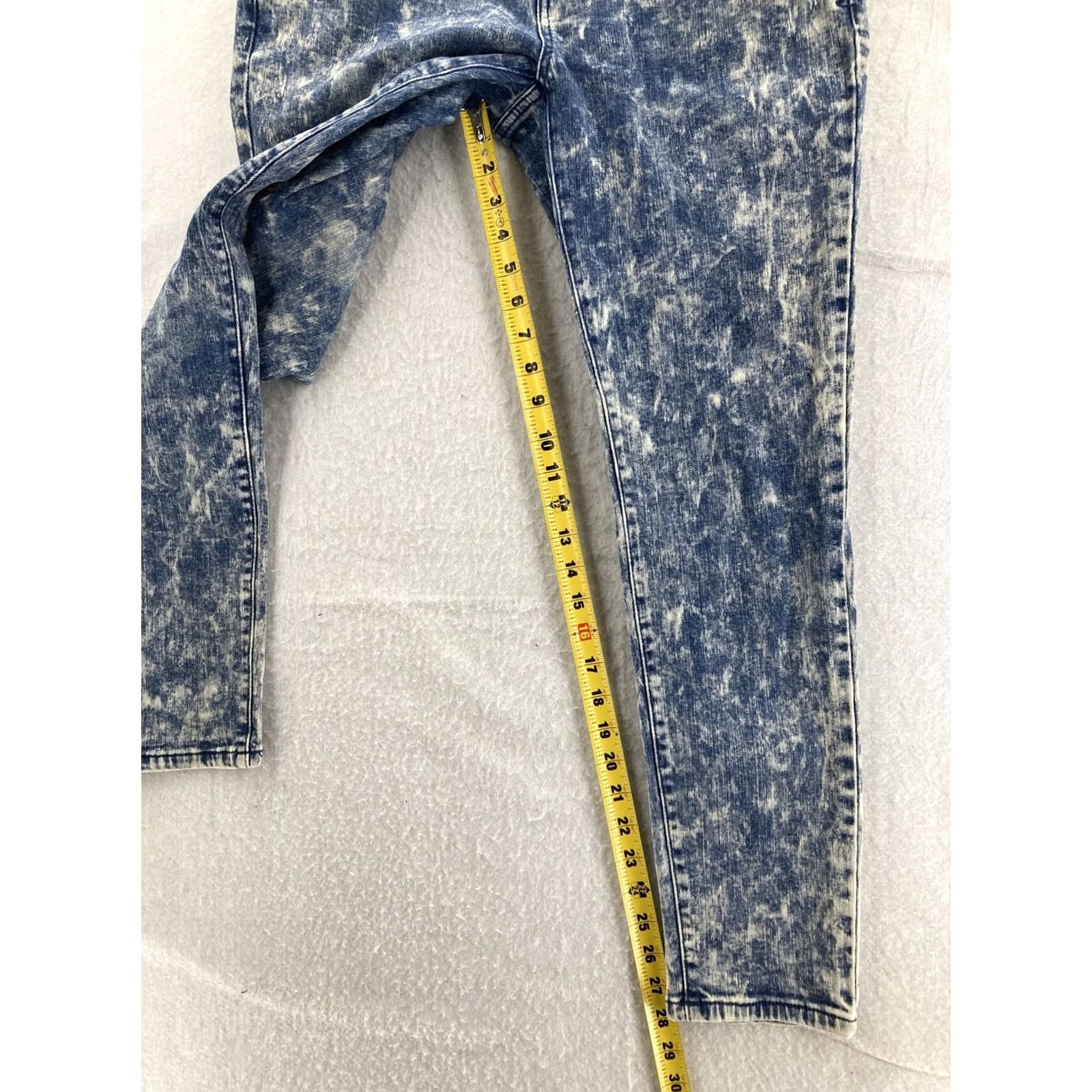 Vintage Aéropostale Jeans 12 Regular Lola Jegging Stonewashed Bleach Low Rise High Rise 90s Womens Jegging Blue Denim Cotton Blend Button Logo Embroidered Size 24" / US 00 / IT 34 - 6 Thumbnail