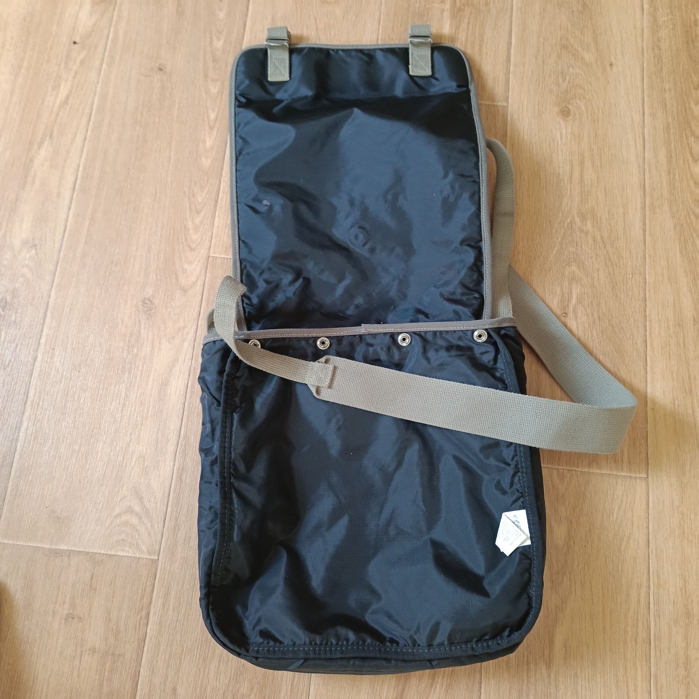 Eastpak × Vintage Eastpack Anarchy messenger bag khaki shoulder cross body bag Size ONE SIZE - 17 Thumbnail
