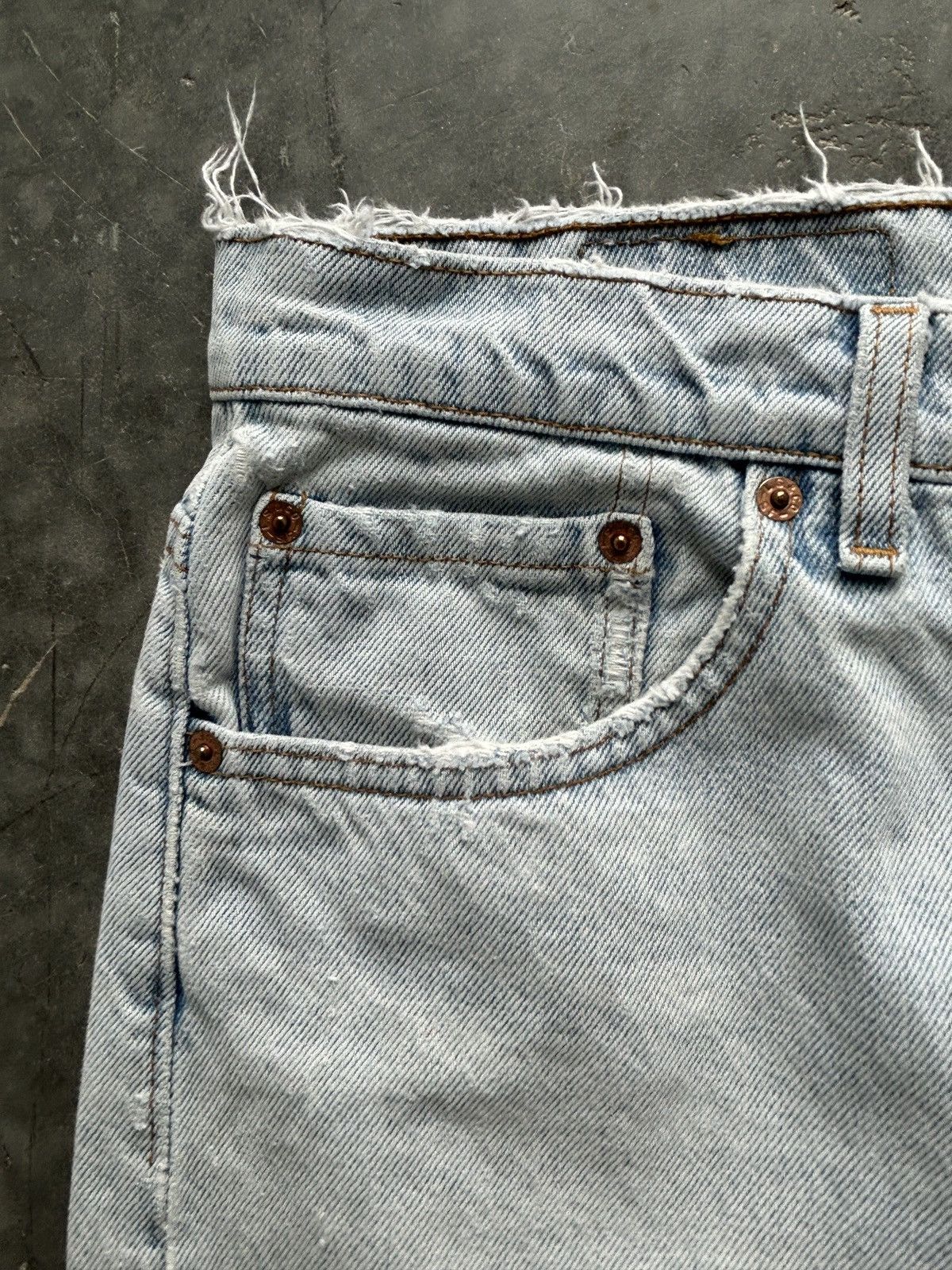 Levi's Vintage 90s Levis 505 Light Wash Denim Jeans 34x32 Distress Size US 34 / EU 50 - 5 Thumbnail