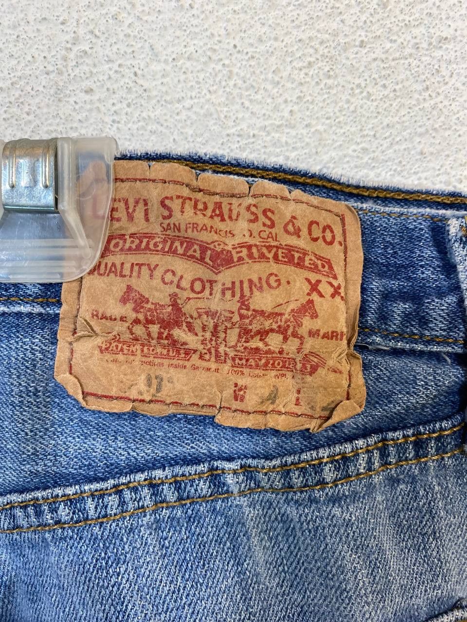 Levi's vintage levis 501 distressed denim nice design Size US 37 - 3 Thumbnail