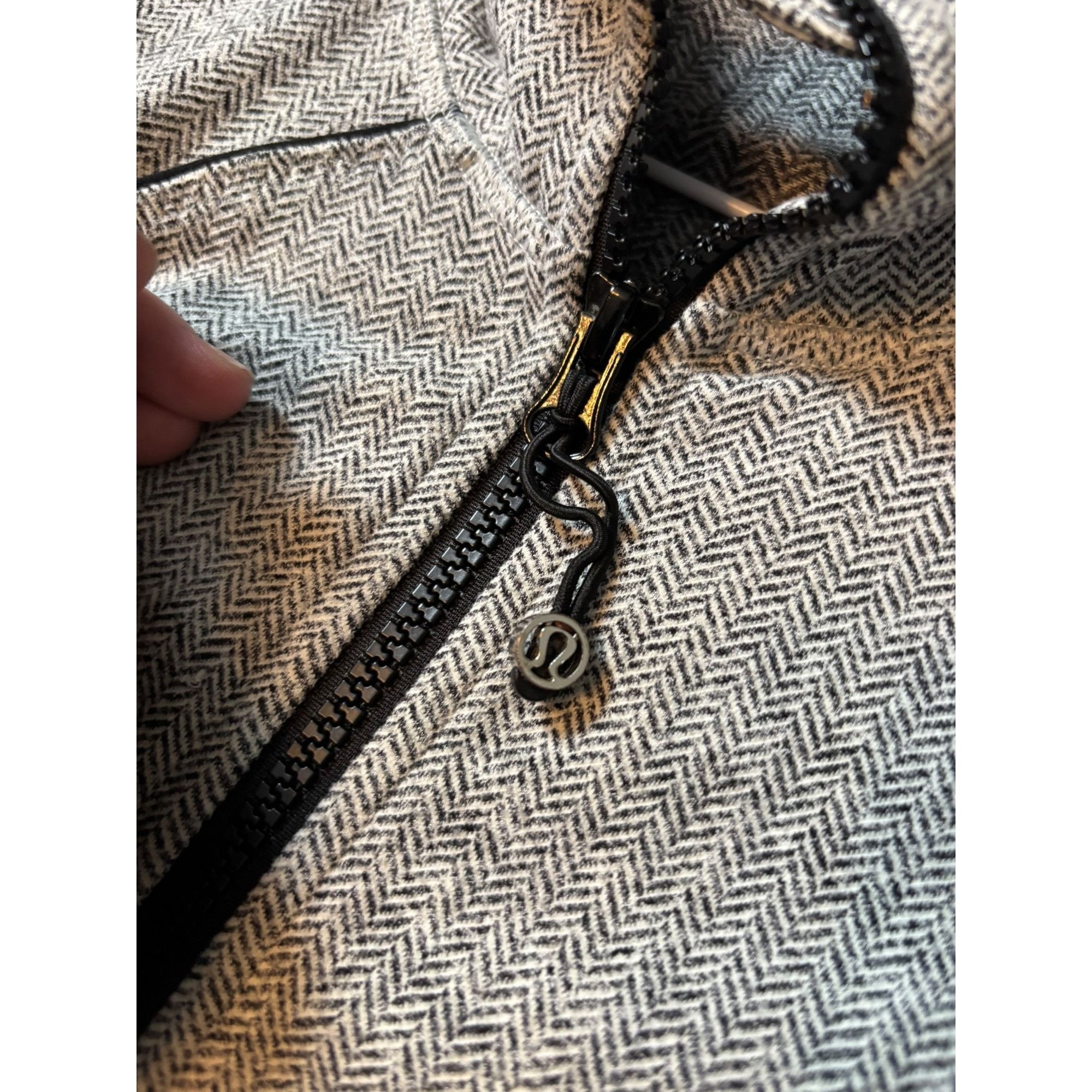 Lululemon Lululemon Womens Gray Black Herringbone Full-Zip Jacket sz 2 Size S / US 4 / IT 40 - 3 Thumbnail