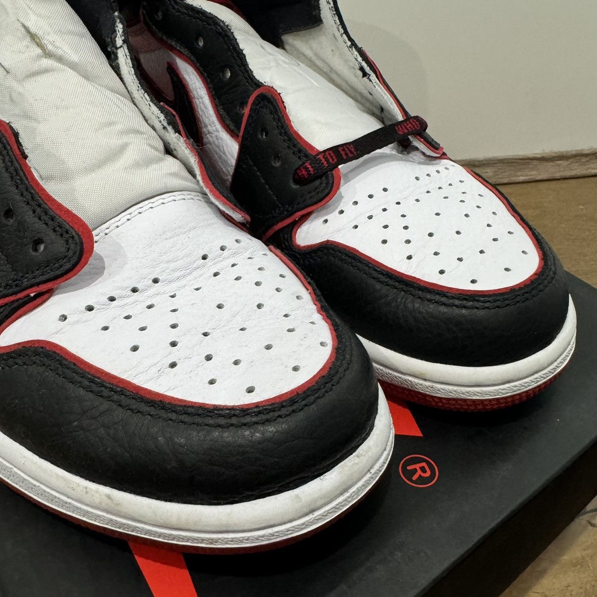 Jordan Brand Jordan 1 High Retro Bloodline Size US 10.5 / EU 43-44 - 4 Thumbnail