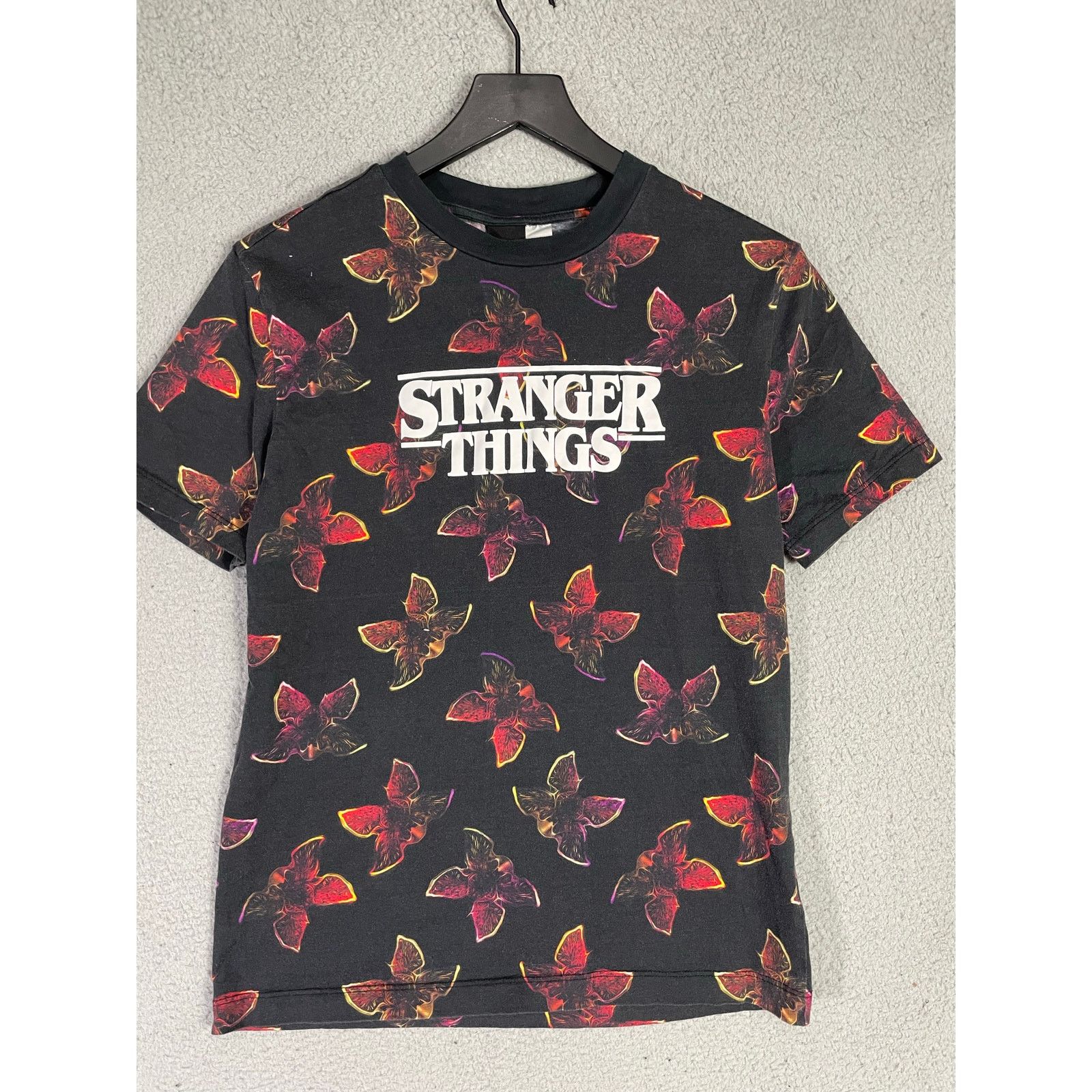 Other Stranger Things T-Shirts Universal Studios Halloween XS/S Size US XS / EU 42 / 0 - 10 Thumbnail